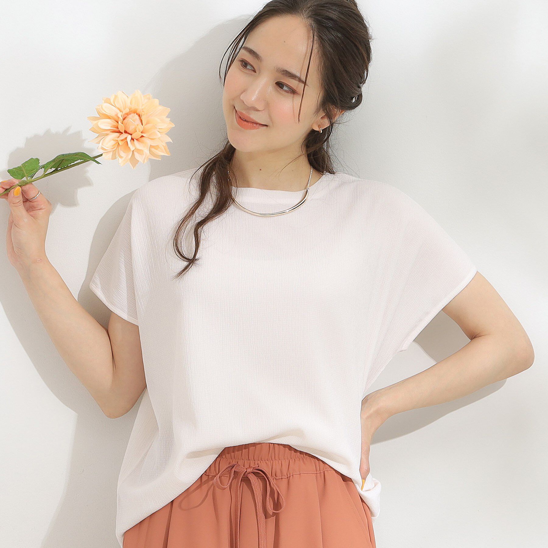 SHOO･LA･RUE「【S-LL】ブラウス見えする 軽やかな着心地の しぼしぼトップス」|Tシャツ・カットソー|アイボリー(004)