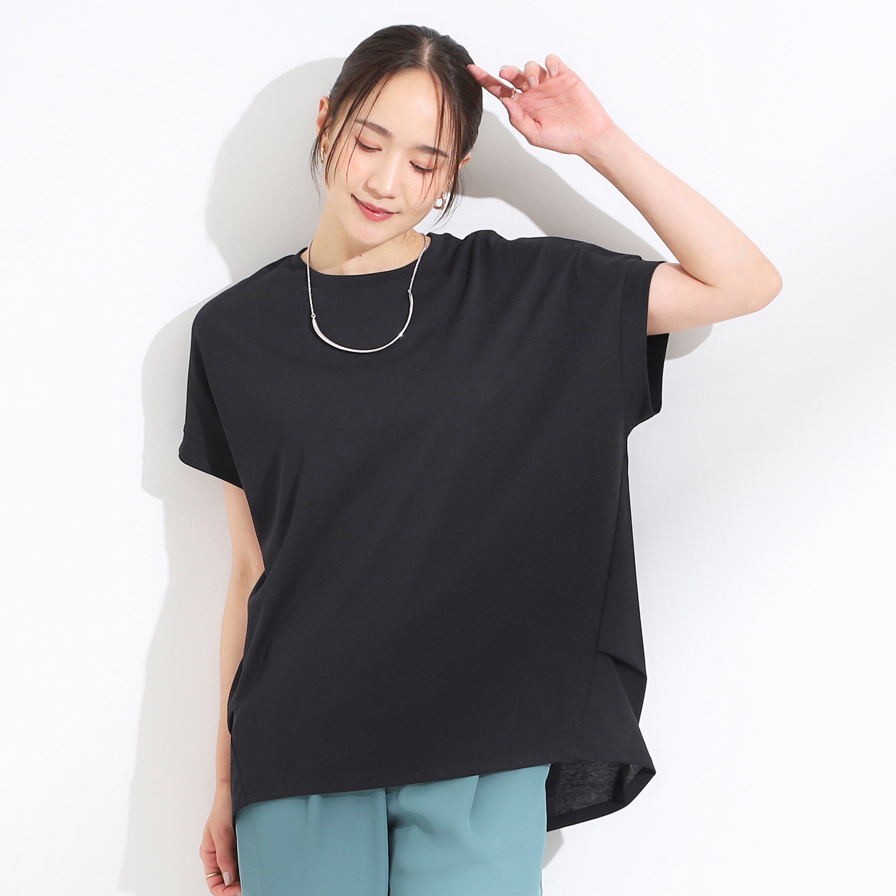 SHOO･LA･RUE「【S-LL/汗ジミ軽減/ひんやり/UV】体型カバーに タック入りドルマントップス」|Tシャツ・カットソー|