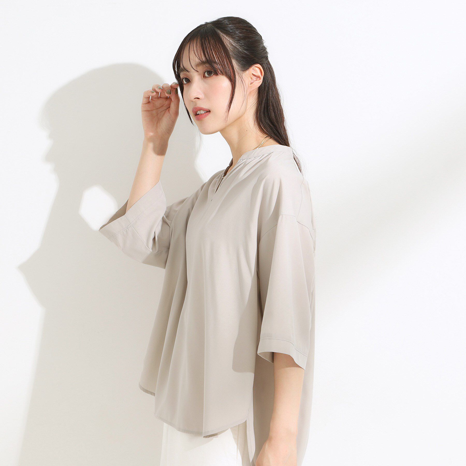 SHOO･LA･RUE「【S-LL/洗濯後しわになりにくい】バックギャザーがアクセント スッキパーブラウス」|シャツ・ブラウス|