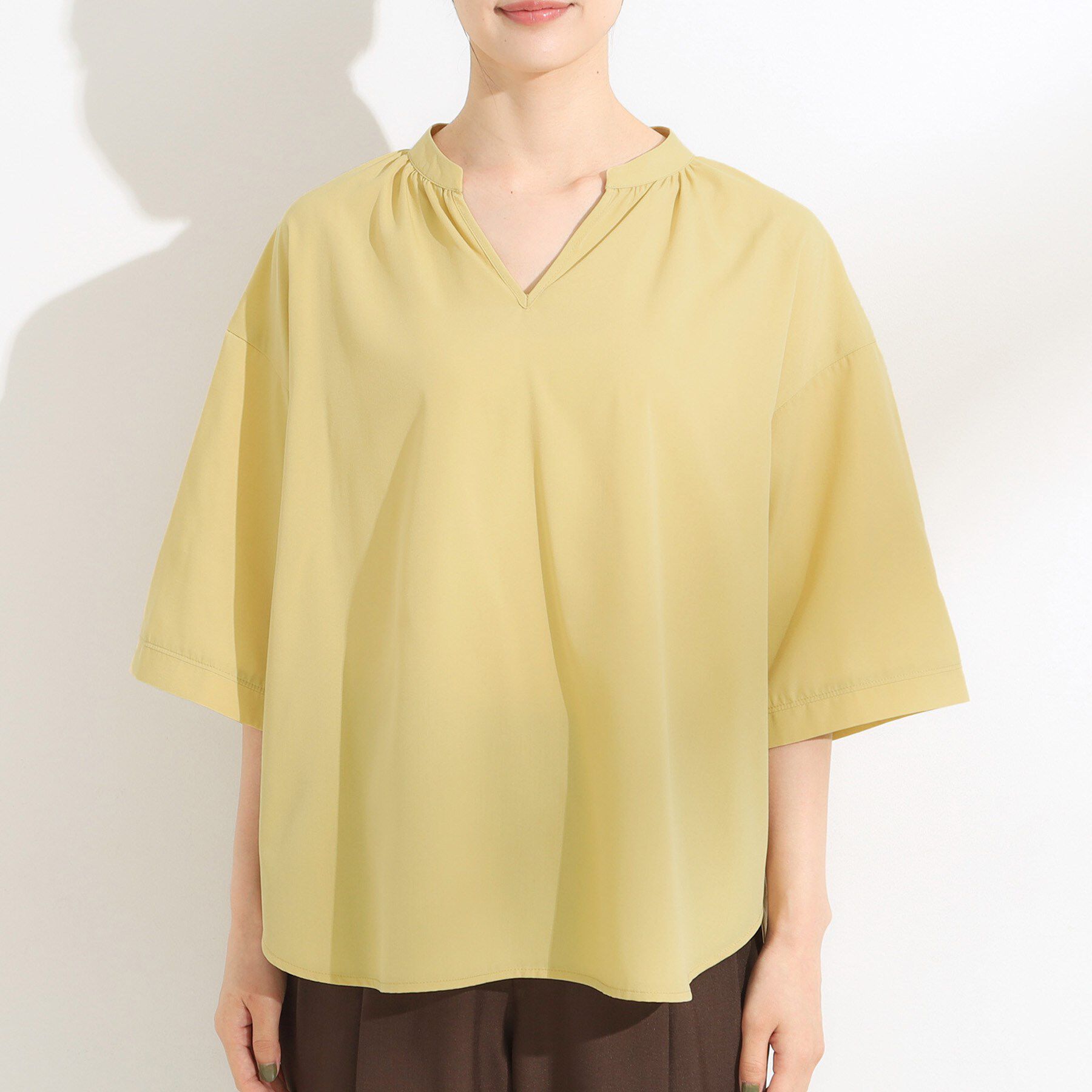 SHOO･LA･RUE「【S-LL/洗濯後しわになりにくい】バックギャザーがアクセント スッキパーブラウス」|シャツ・ブラウス|