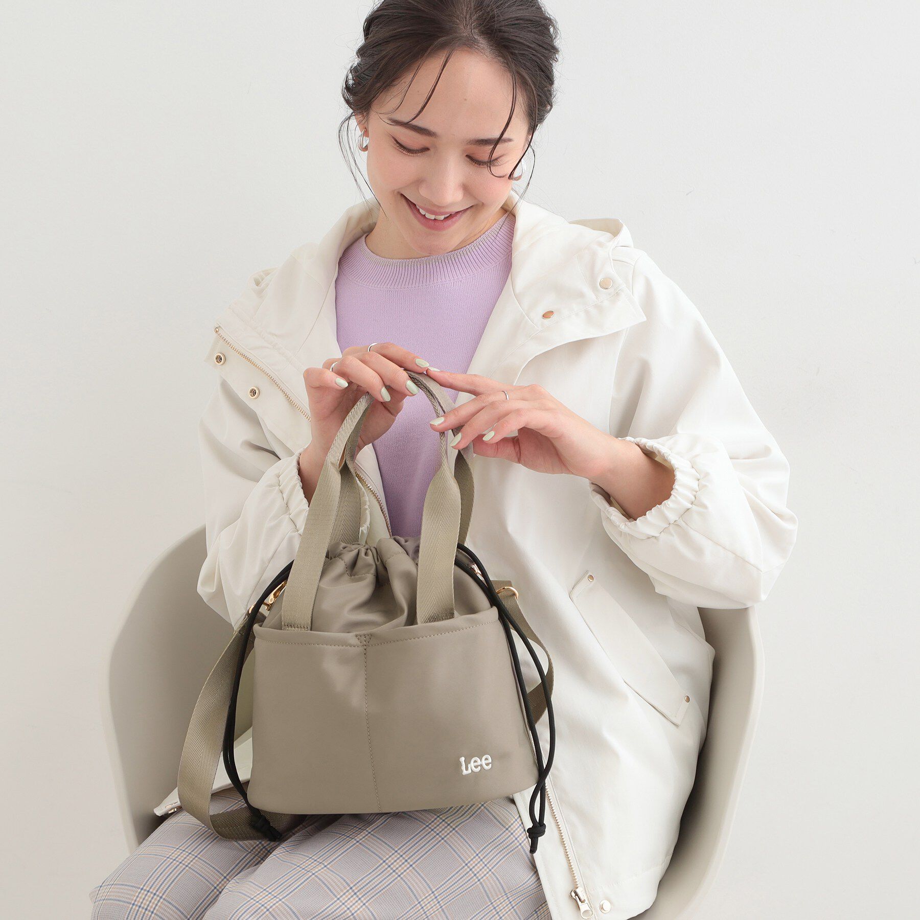 SHOO･LA･RUE「【Lee別注／撥水】巾着ショルダーバッグ」|ショルダー・メッセンジャー|グレージュ(050)