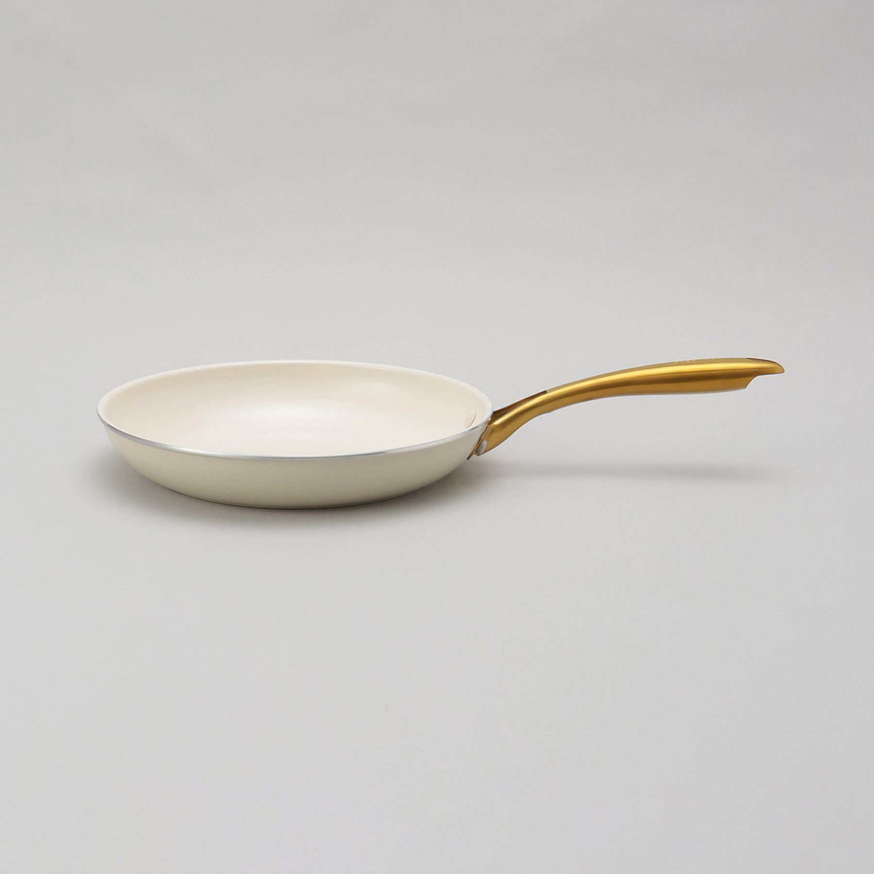 212 KITCHEN STORE「ストゥディオ フライパン 26cm WH ＜GreenPan グリーンパン＞」|食器・キッチングッズ|