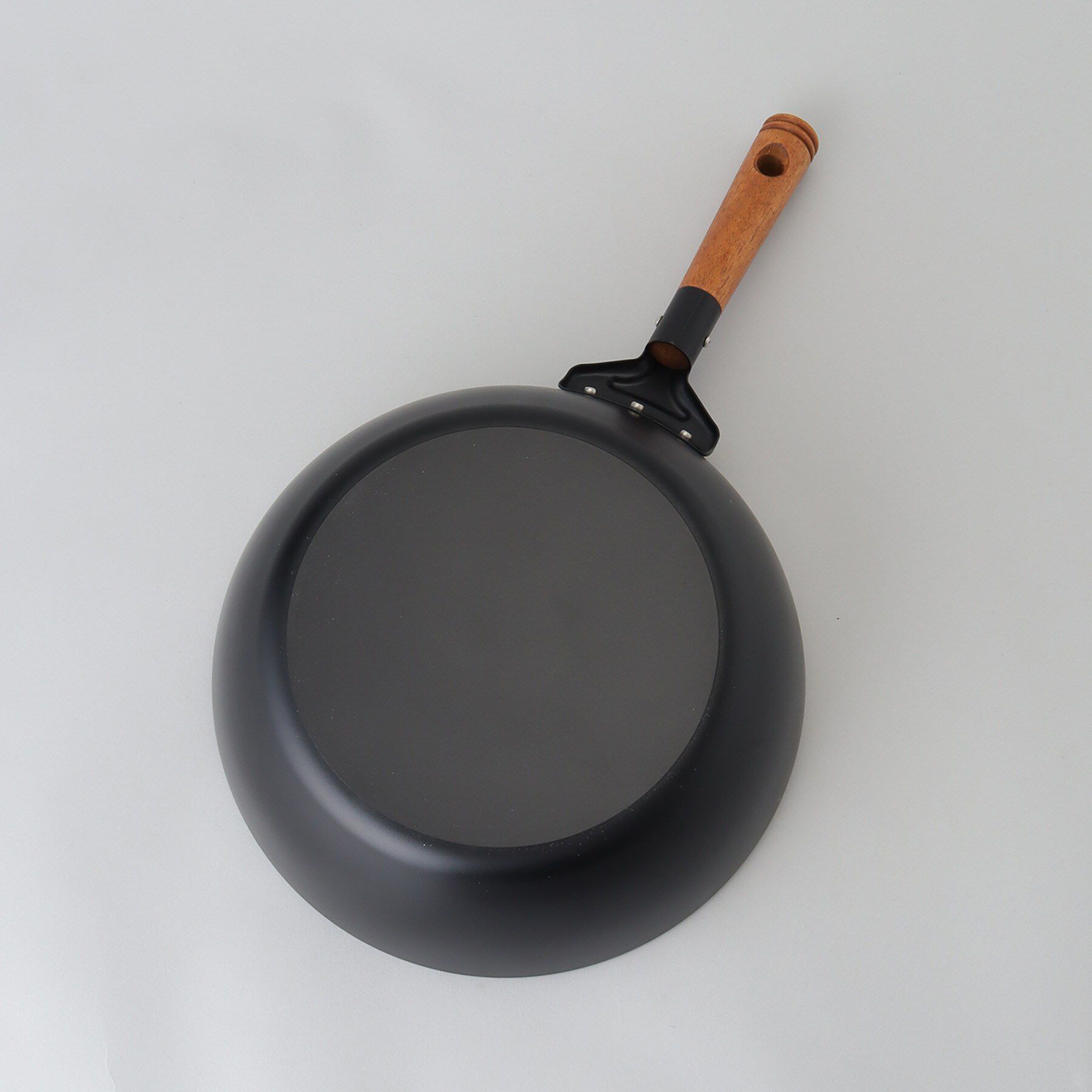 212 KITCHEN STORE「バーニスタ 鉄製いため鍋28cm お玉付」|食器・キッチングッズ|
