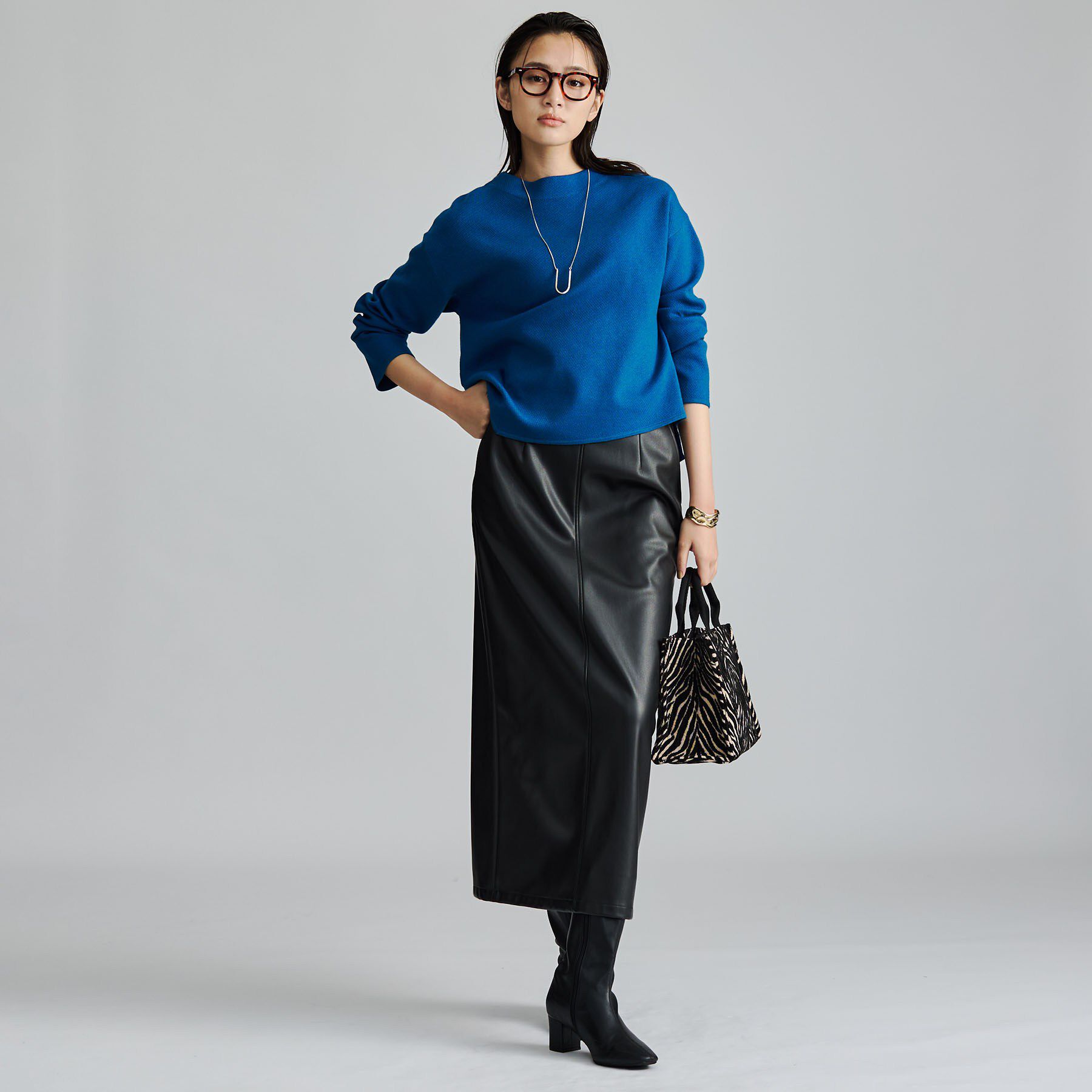 INDIVI「【トレンド感◎／大人の光沢感】レザー調ナロースカート」|スカート|
