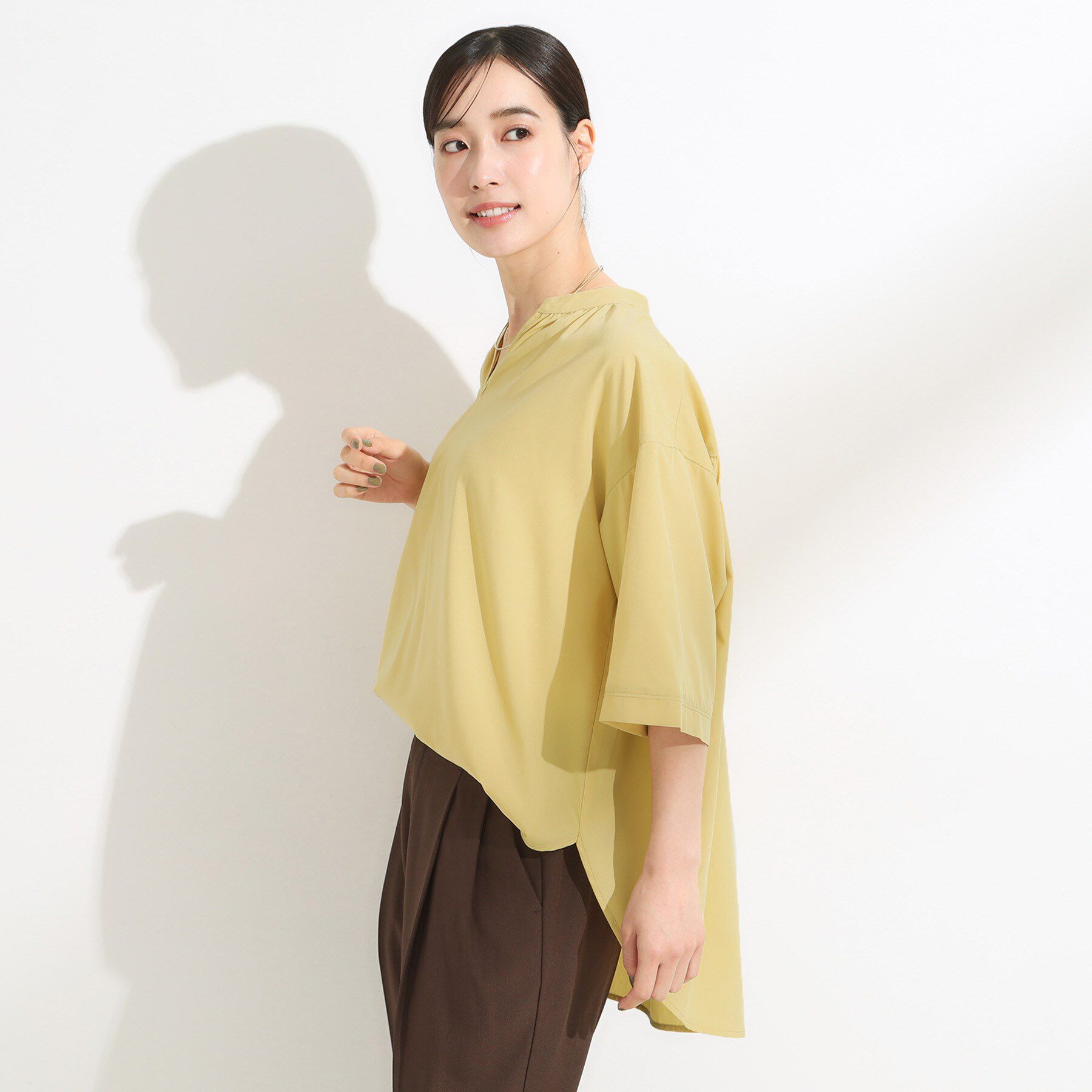 SHOO･LA･RUE「【S-LL/洗濯後しわになりにくい】バックギャザーがアクセント スッキパーブラウス」|シャツ・ブラウス|