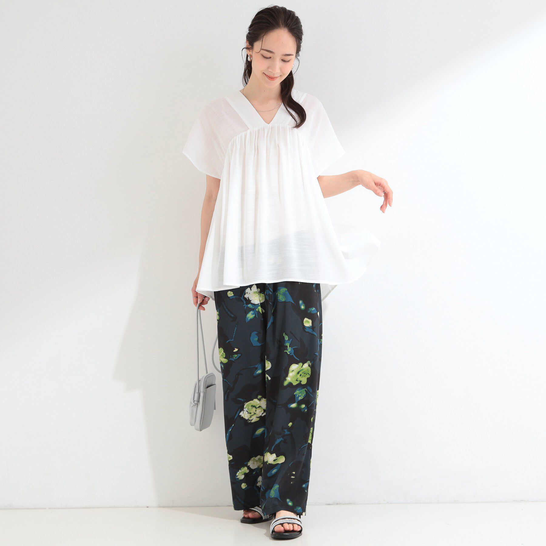 SHOO･LA･RUE「【S-LL/洗濯機可】はくだけ華やか 水彩フラワープリントイージーワイドパンツ」|その他|
