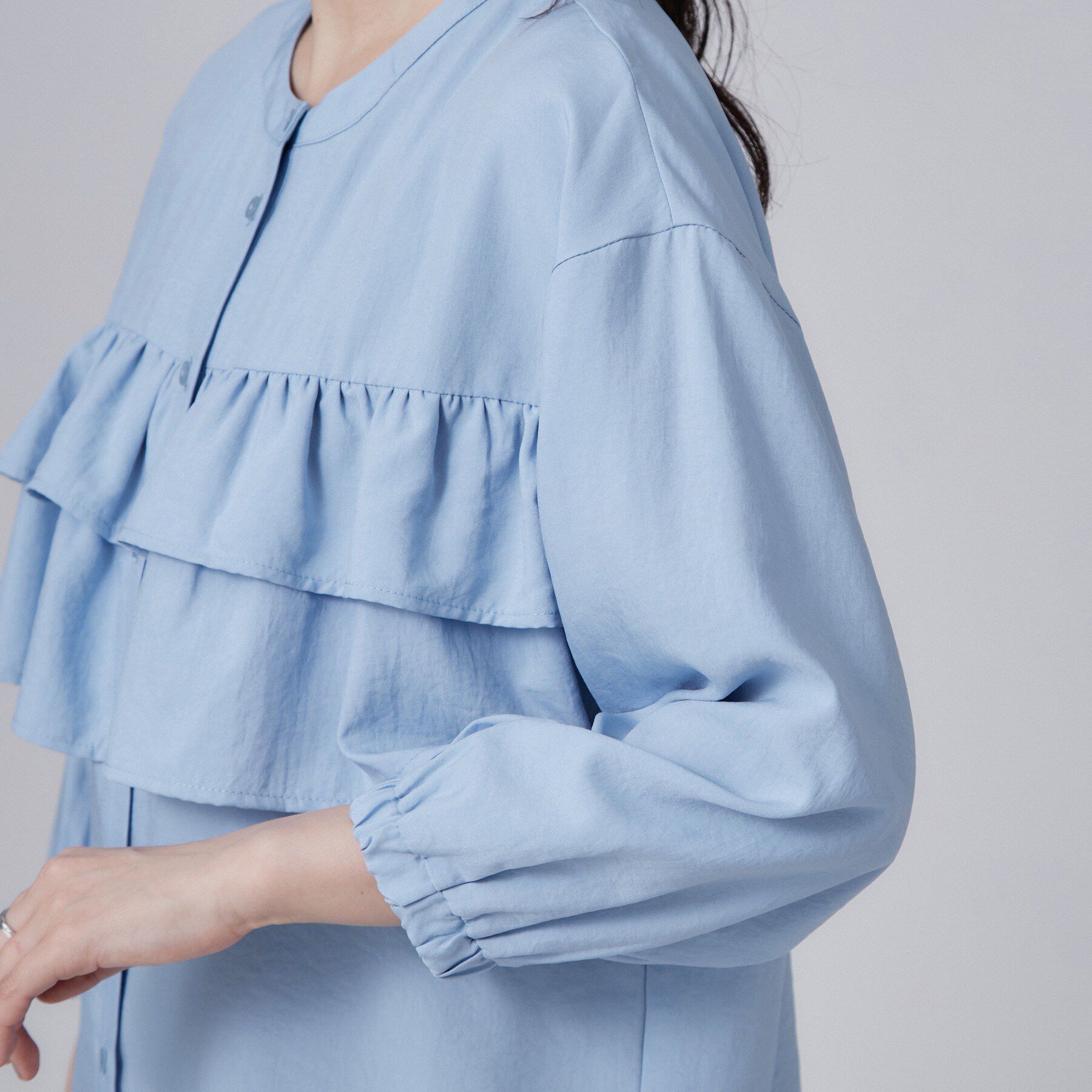 SHOO･LA･RUE「【S-LL/洗濯機可】1枚で華やか ティアードフリルブラウス」|シャツ・ブラウス|