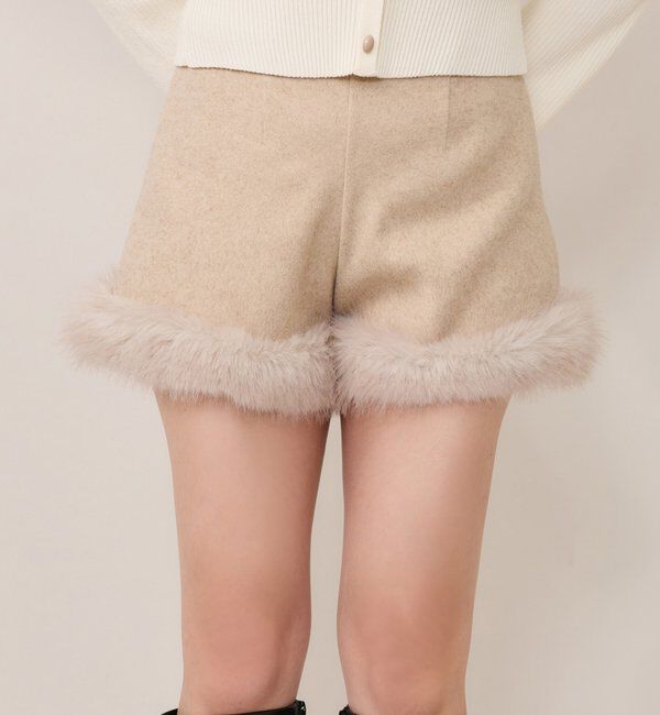 one after another NICE CLAUP「【セットアップ可能】裾フェイクファーショートパンツ」|チノ|ベージュ