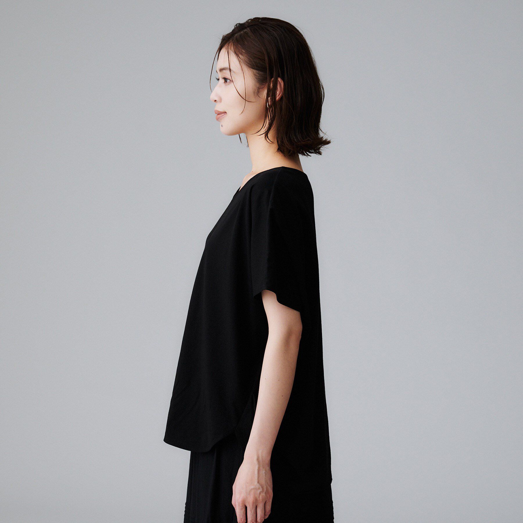 UNTITLED「【接触冷感/洗える】Vネックコットンプルオーバー」|Tシャツ・カットソー|
