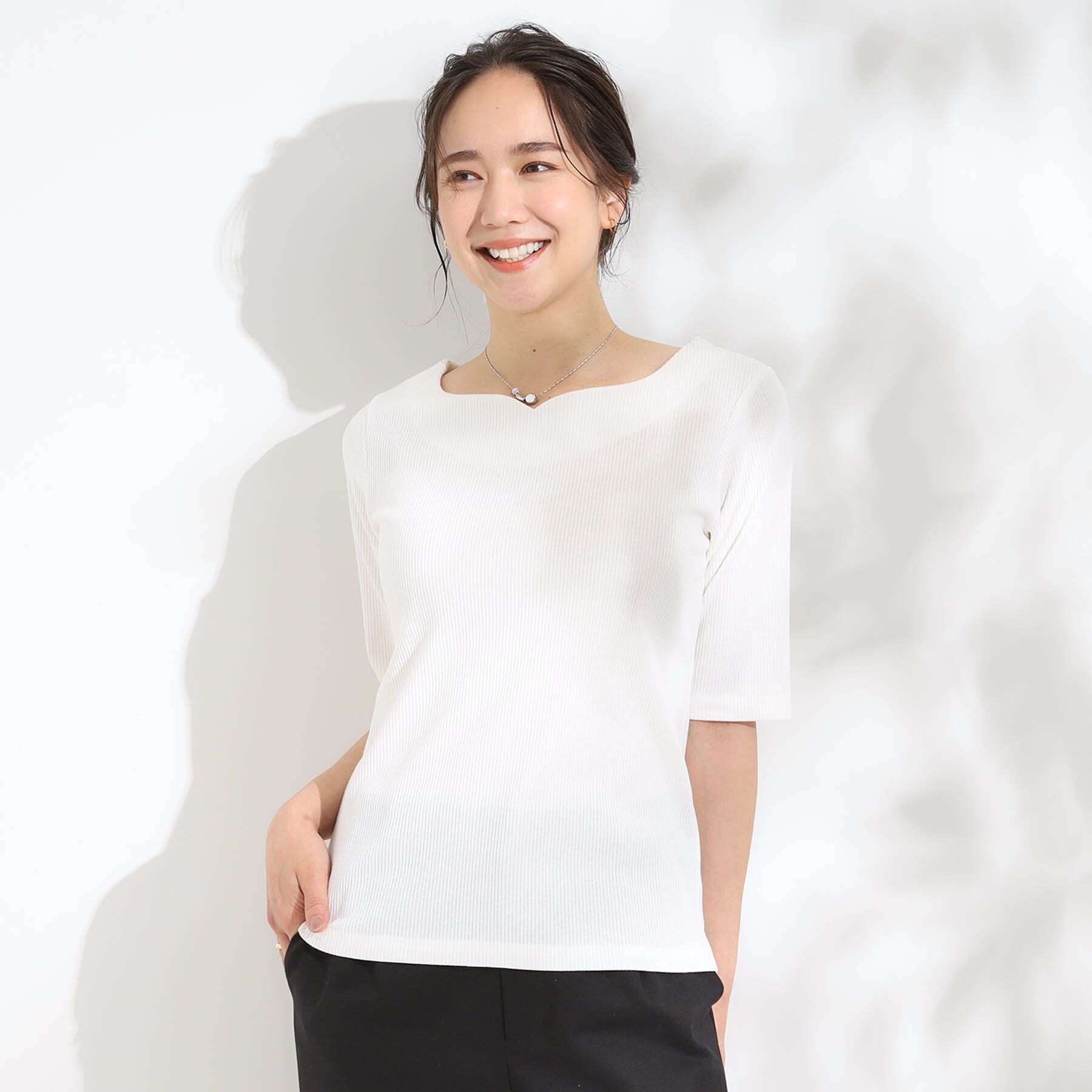 SHOO･LA･RUE「【S-LL】女性らしさ漂うハートネック テレコ5分袖トップス」|Tシャツ・カットソー|