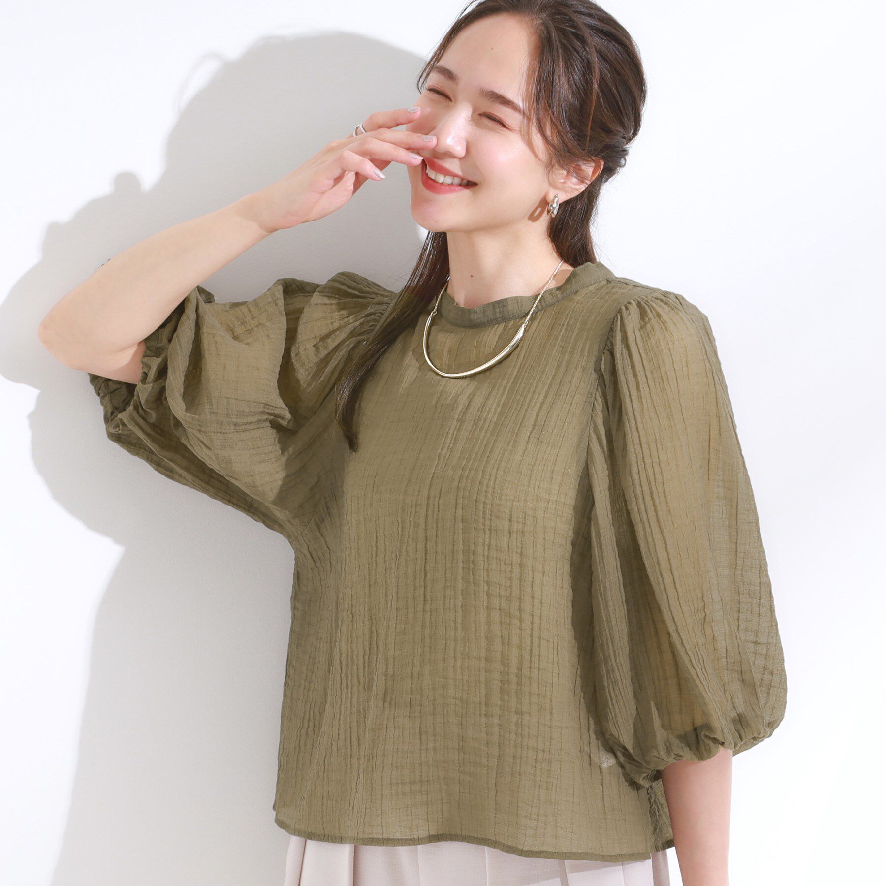 SHOO･LA･RUE「【S-LL/前後2WAY】バルーンスリーブが華やか こなれ見えシアーブラウス」|シャツ・ブラウス|オリーブグリーン(0
