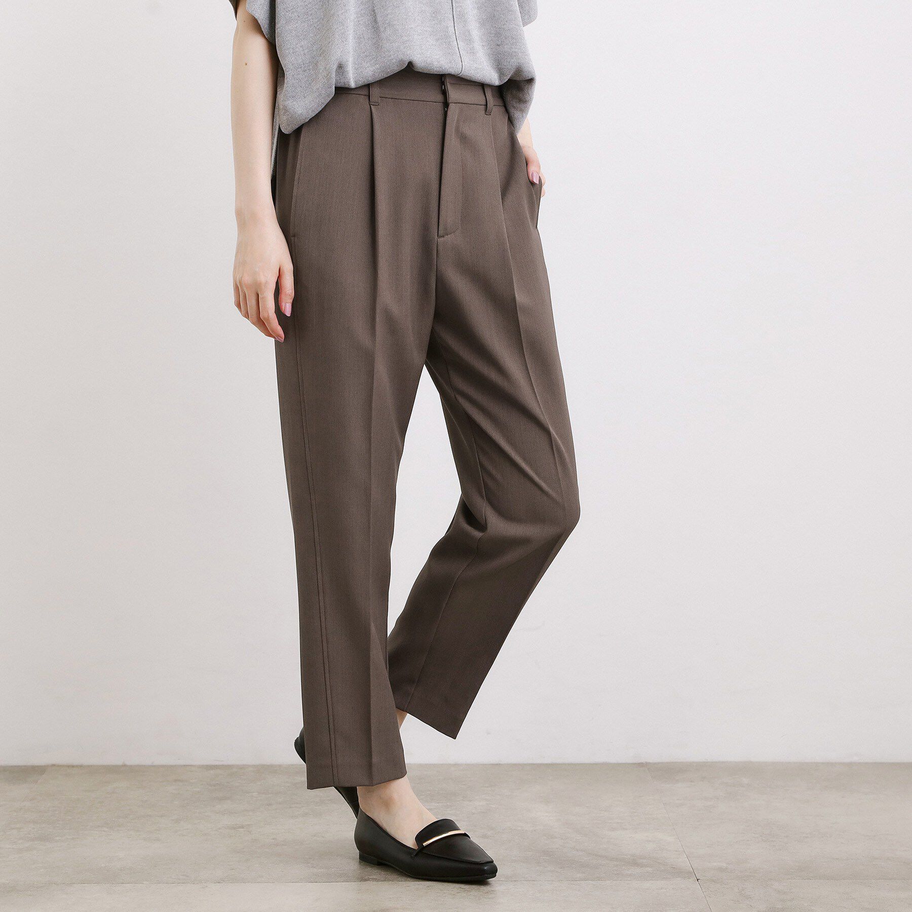 grove「【防しわ/S-3L】美しいシルエットが続く テーパードパンツ」|その他|