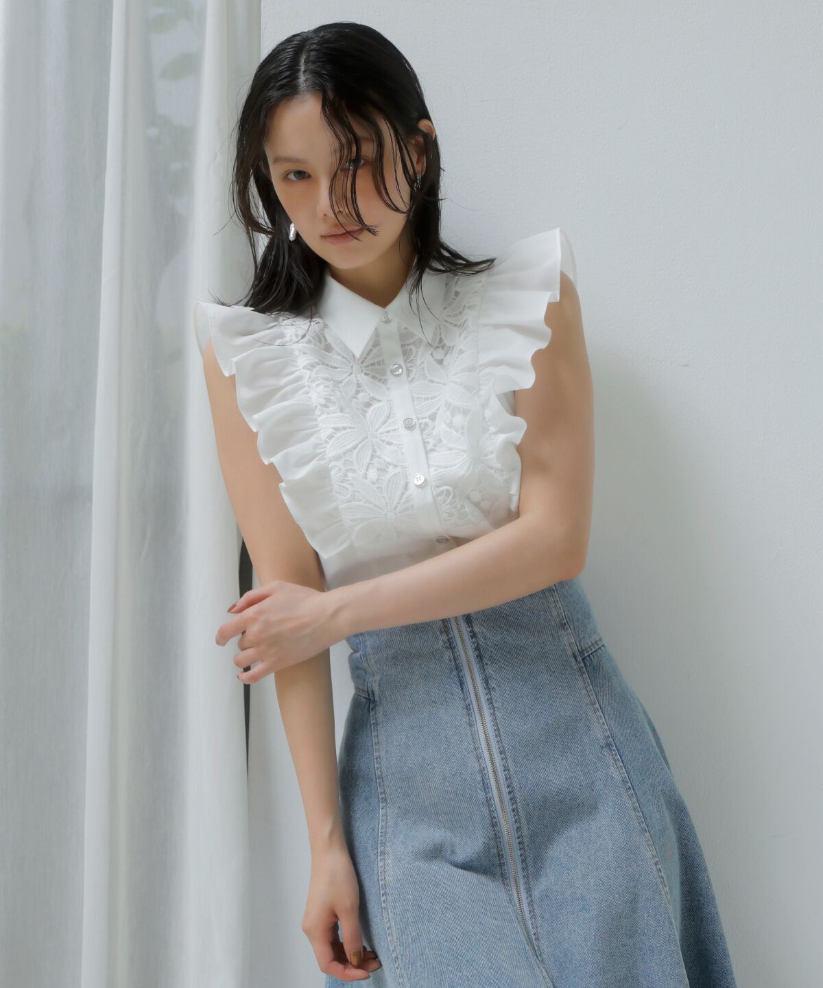 アンドクチュール「肩フリル刺繍シャツ」|シャツ・ブラウス|