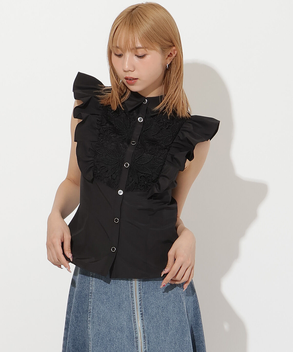 アンドクチュール「肩フリル刺繍シャツ」|シャツ・ブラウス|