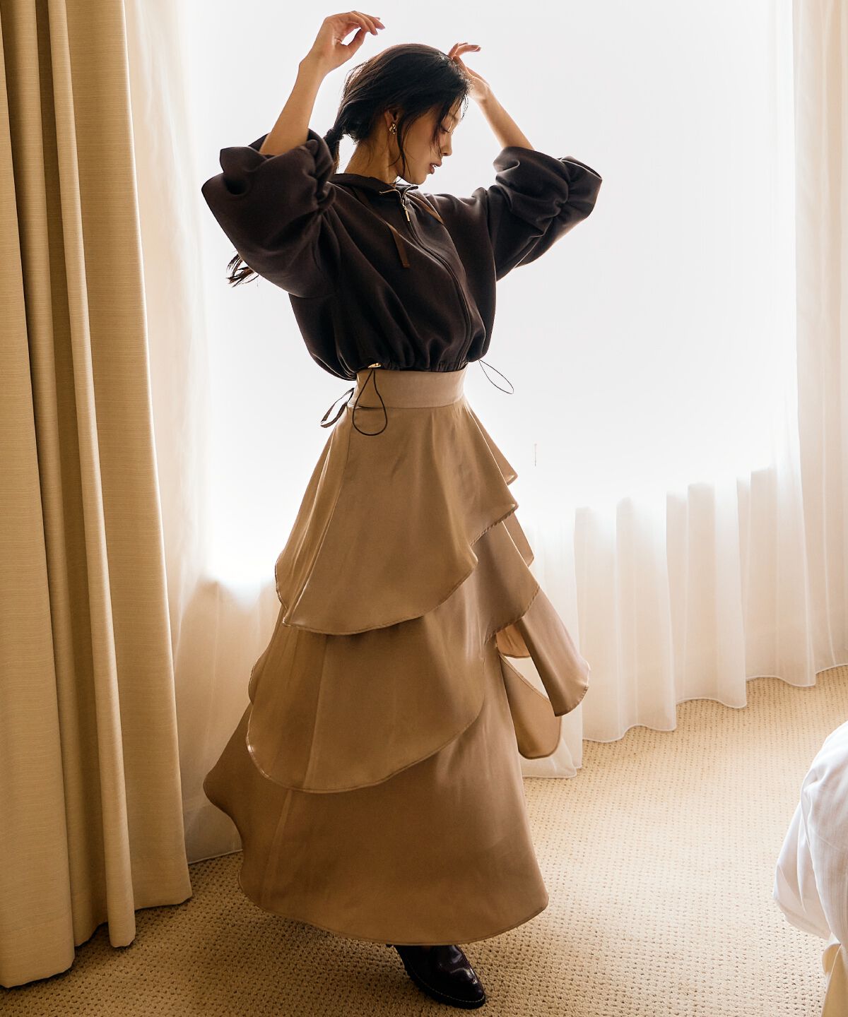 アンドクチュール「サテンアシメフリルティアードスカート」|フレア|