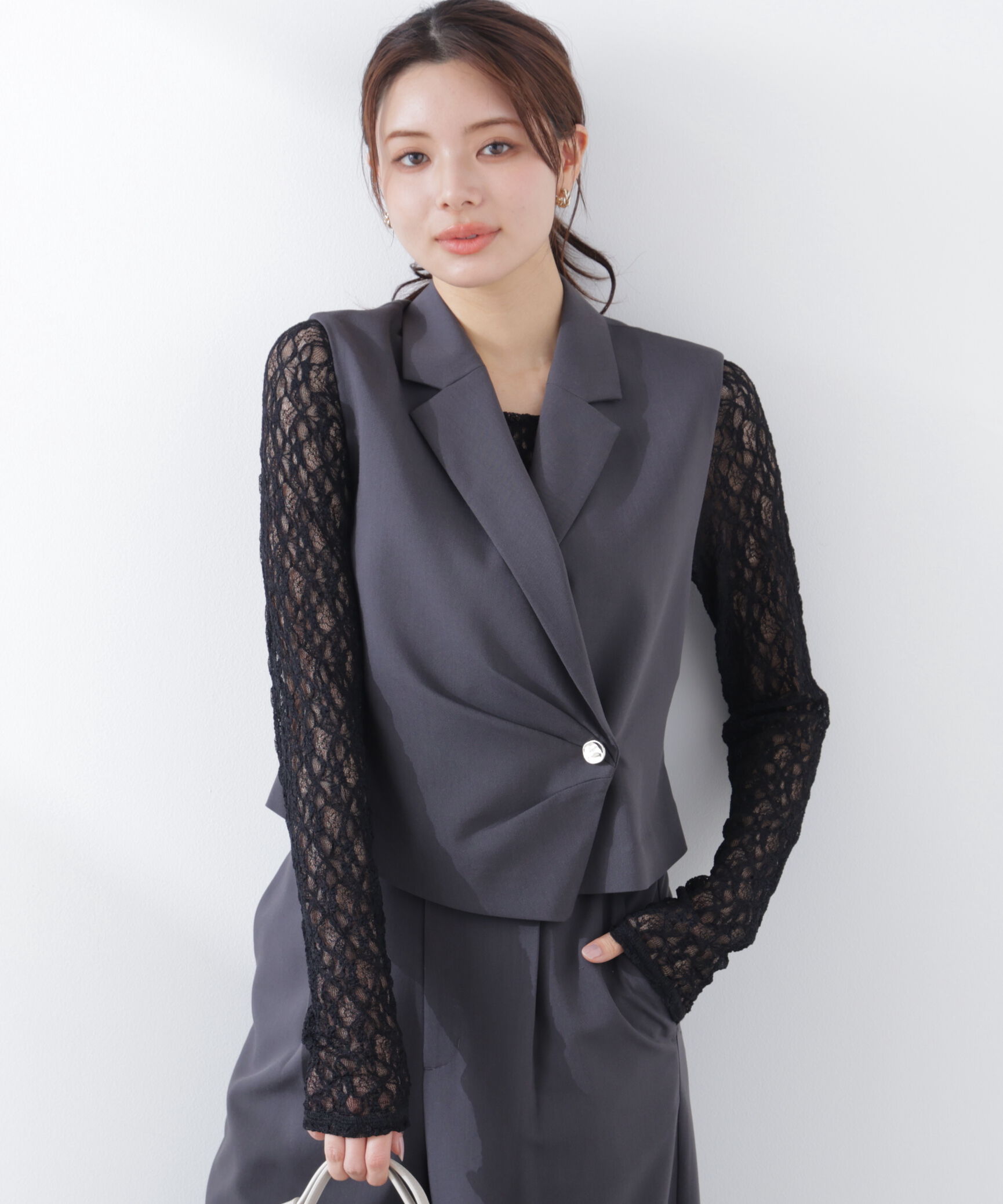 PROPORTION BODY DRESSING「タックアシメジレ　26SS」|ブルゾン・スタジャン|