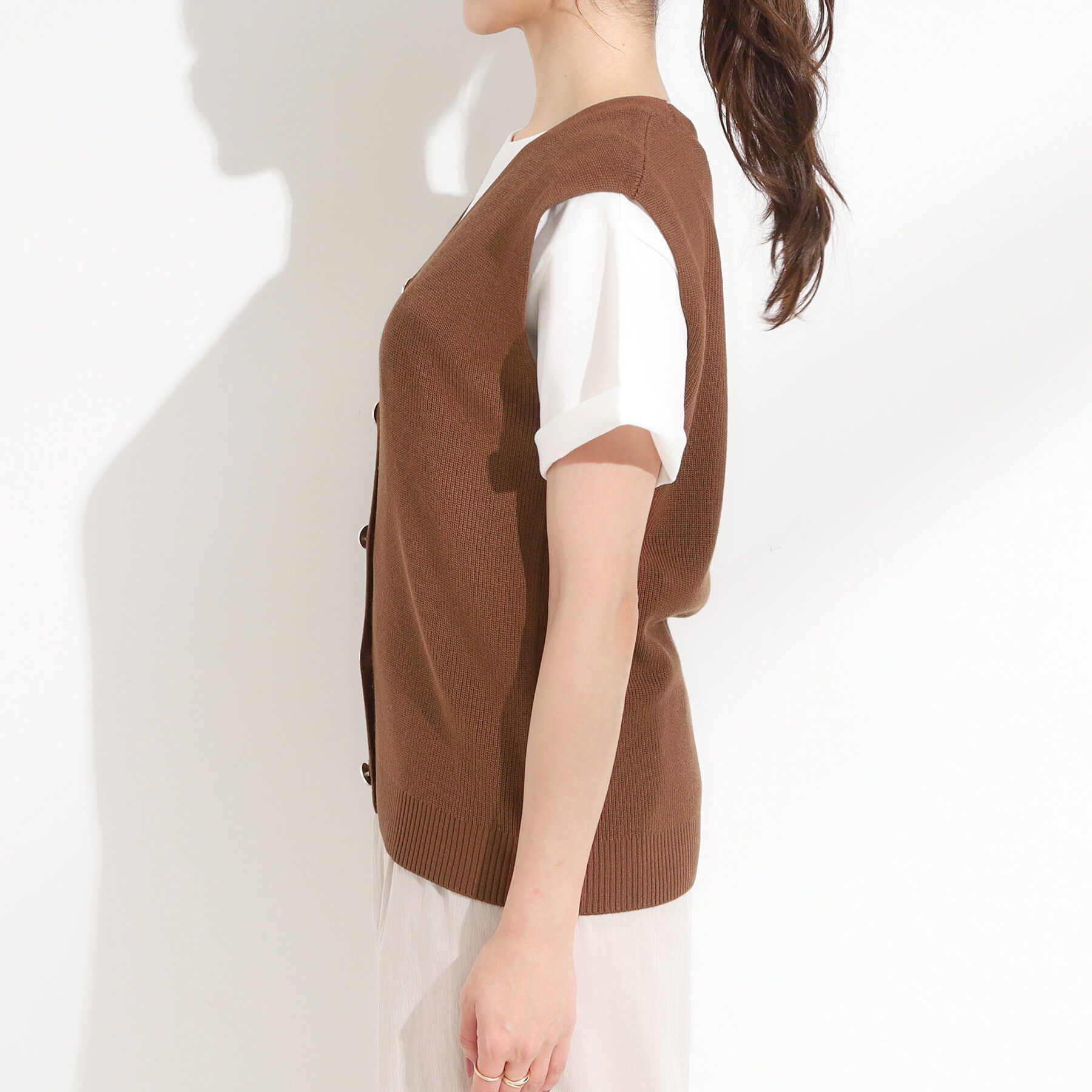 SHOO･LA･RUE「【S-LL】ゴールドボタンが上品 大人のニットベスト」|ベスト・ジレ|