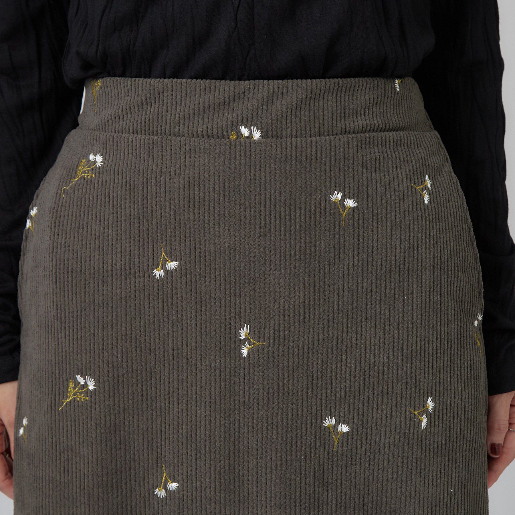 SHOO･LA･RUE「【洗濯機可/S-LL】花柄刺繍コーデュロイナロースカート」|スカート|