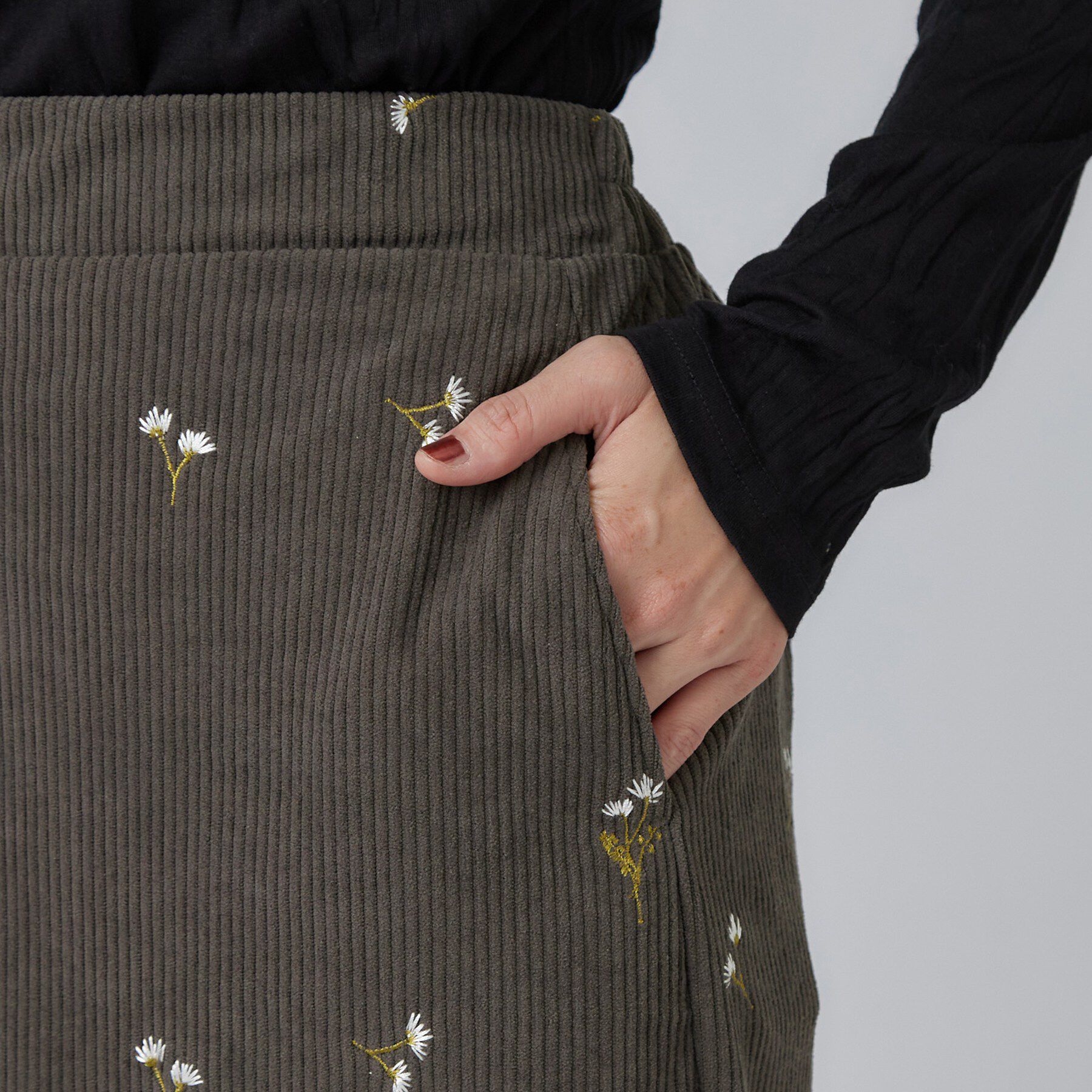 SHOO･LA･RUE「【洗濯機可/S-LL】花柄刺繍コーデュロイナロースカート」|スカート|