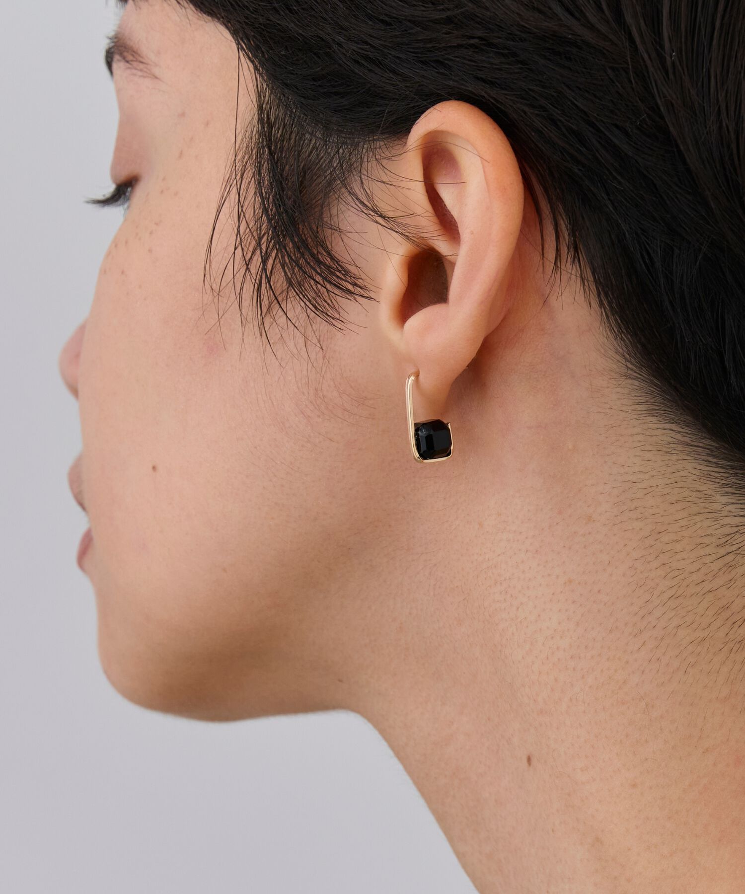 JUPITER「【K10】天然石キューブカットピアス オニキス」|ピアス|