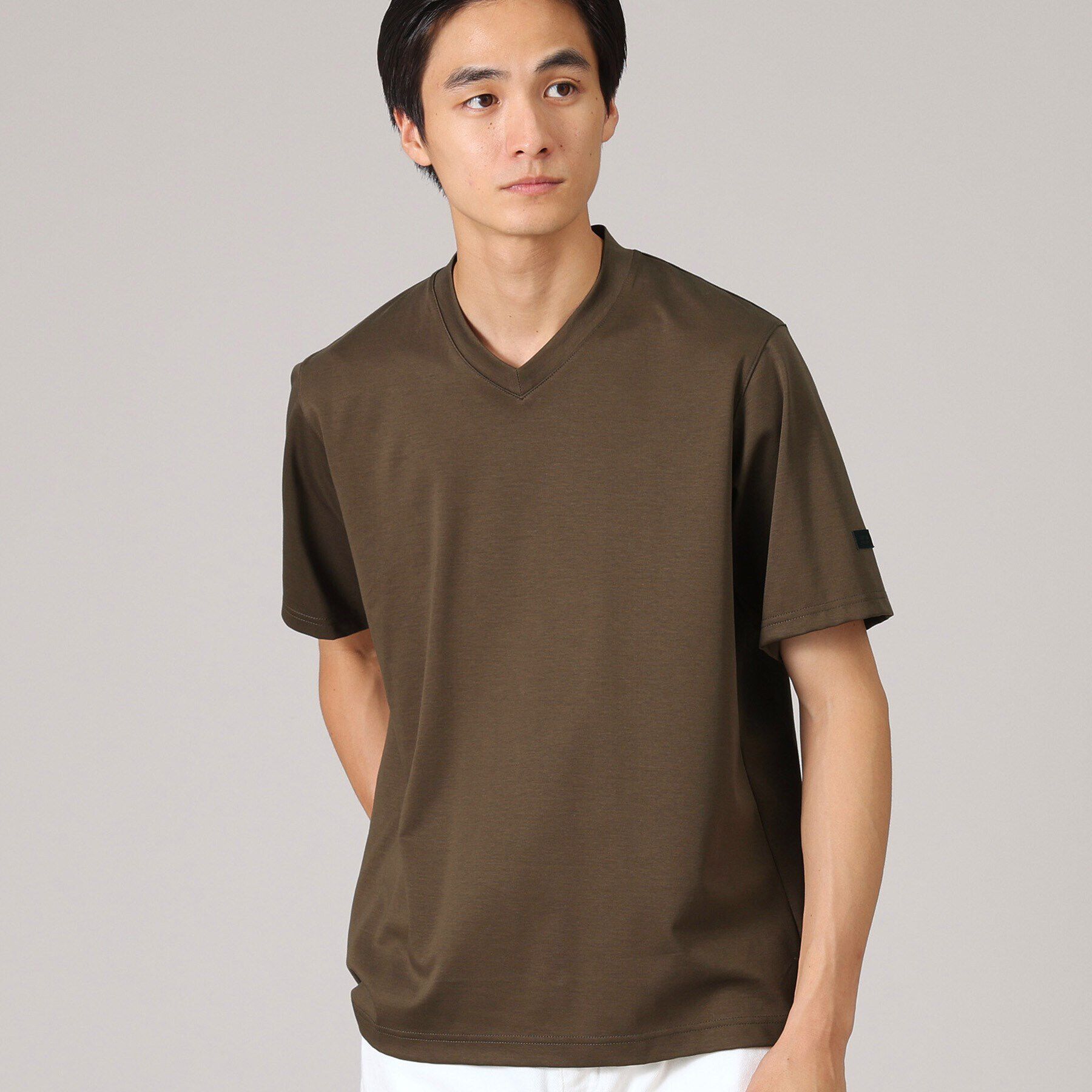 TAKEO KIKUCHI「【抗菌防臭】ジャケットインナー 半袖 Vカットソー」|Tシャツ・カットソー|ブラウン(043)