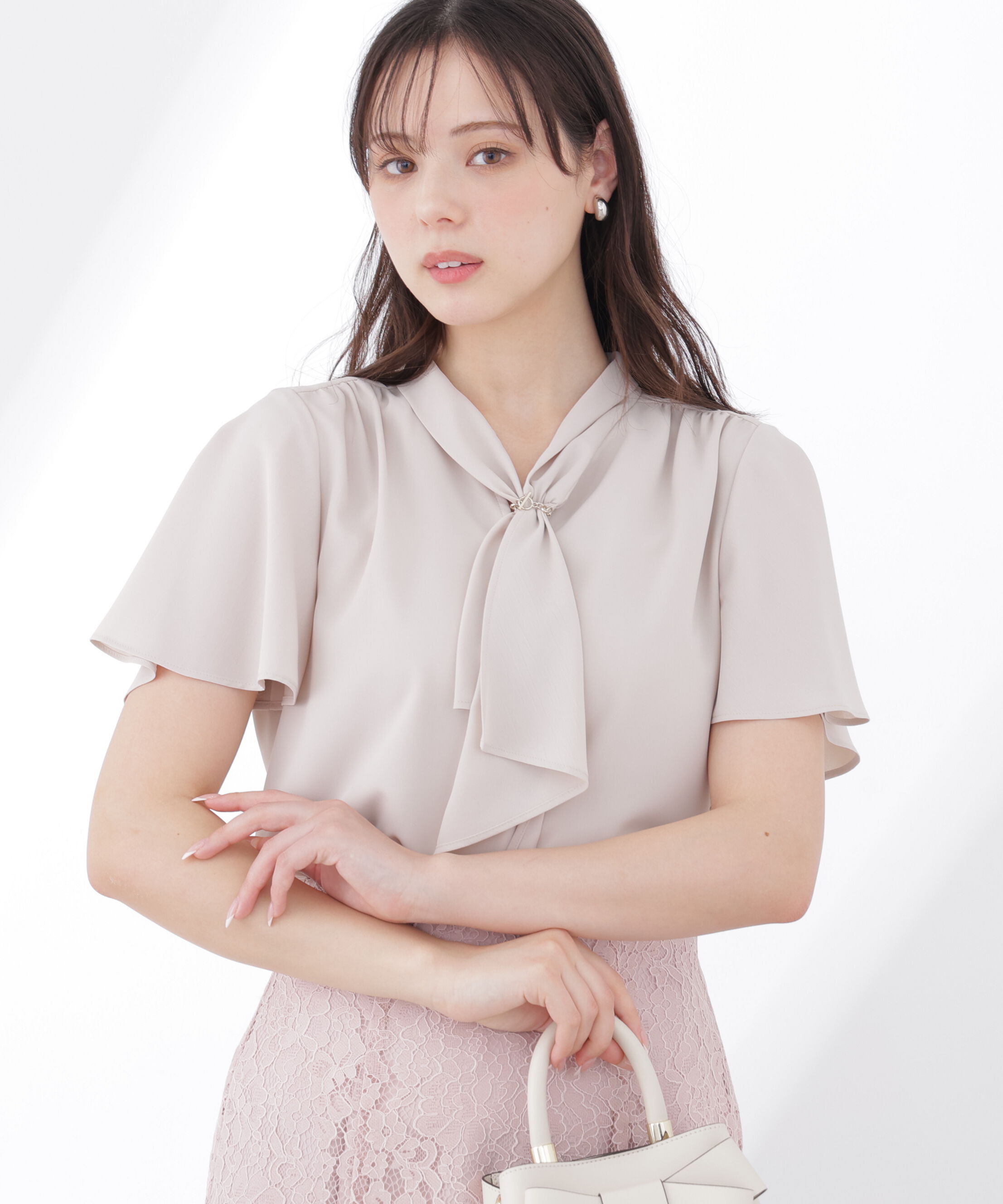 PROPORTION BODY DRESSING「チェーン付きフリルタイブラウス」|シャツ・ブラウス|グレージュ