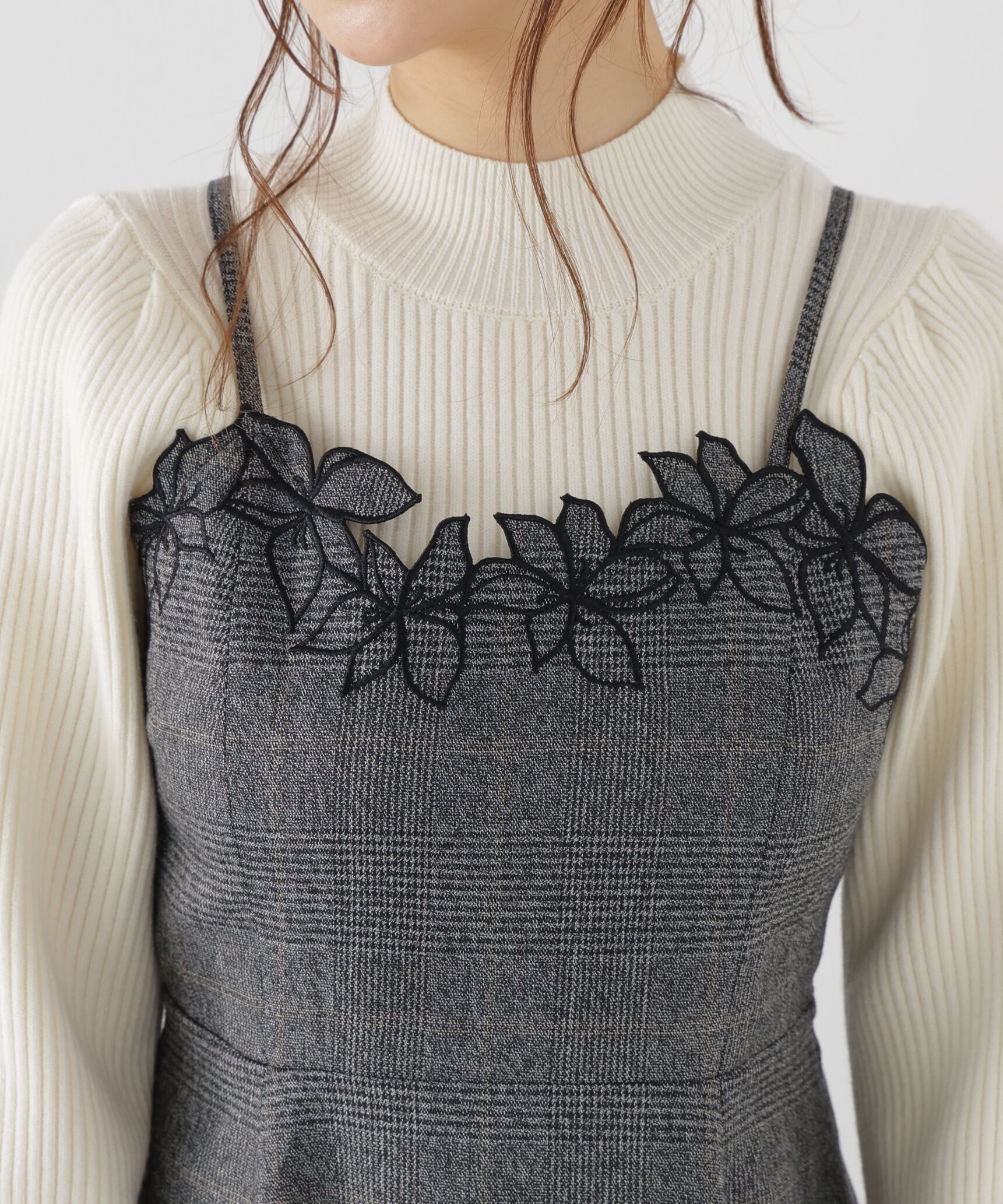 PROPORTION BODY DRESSING「＜加藤栞さん着用＞モチーフ刺繍キャミワンピース　26AW」|ワンピース|