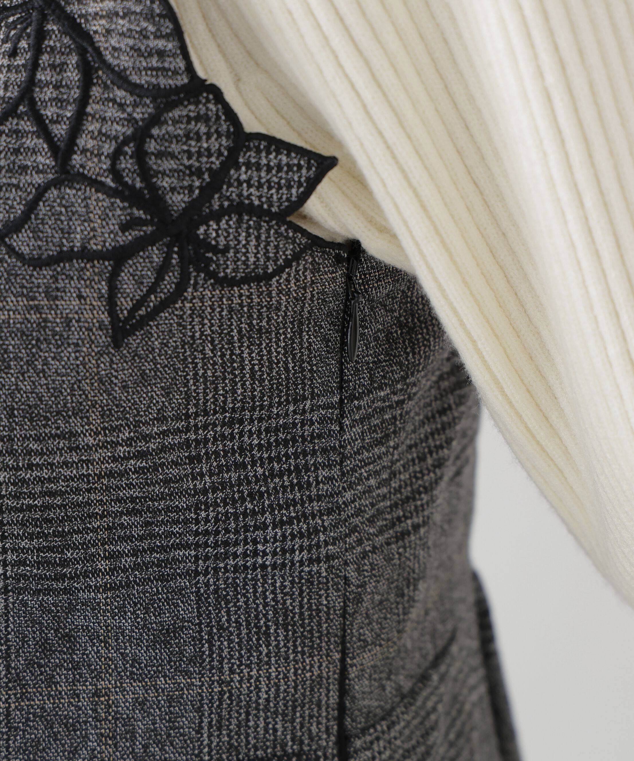 PROPORTION BODY DRESSING「＜加藤栞さん着用＞モチーフ刺繍キャミワンピース　26AW」|ワンピース|