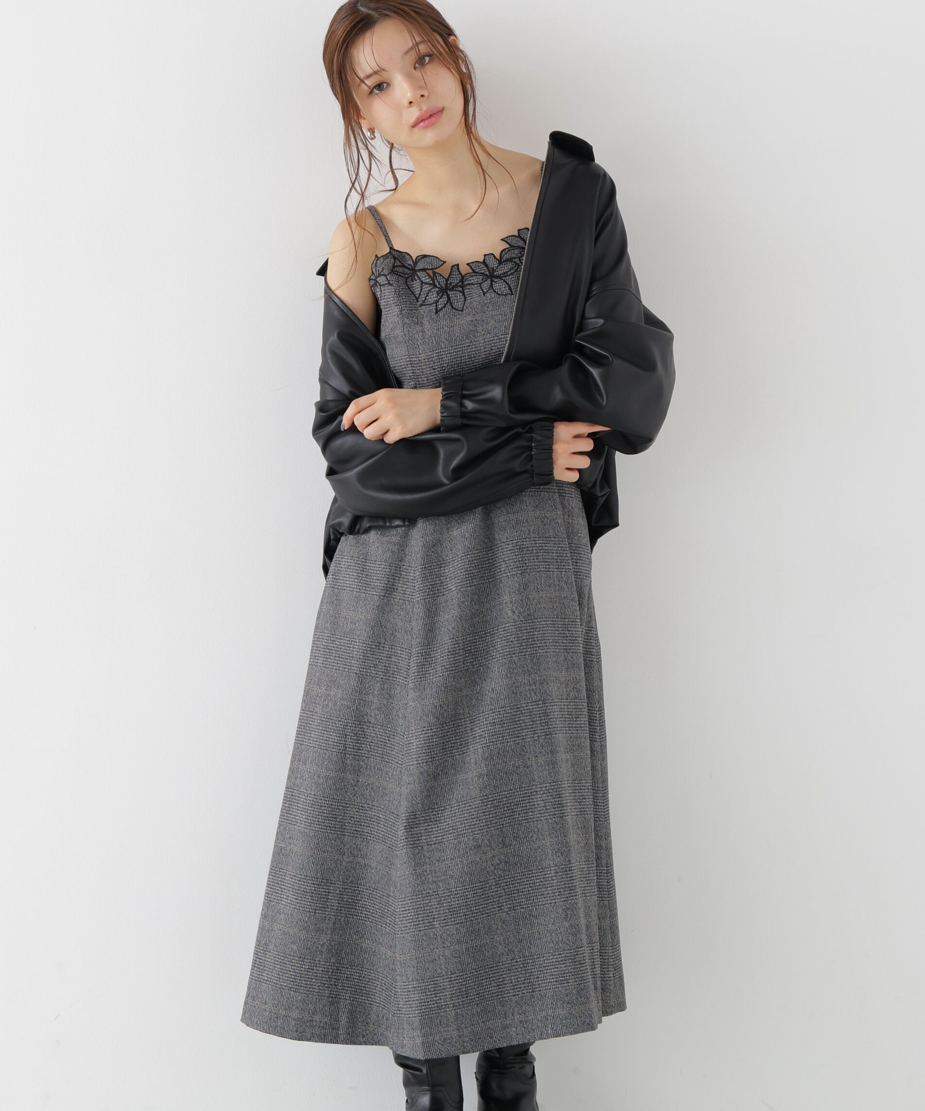 PROPORTION BODY DRESSING「＜加藤栞さん着用＞モチーフ刺繍キャミワンピース　26AW」|ワンピース|