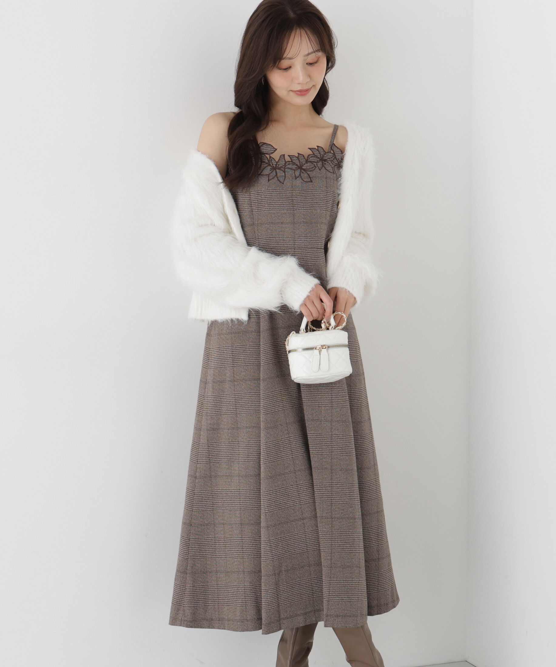 PROPORTION BODY DRESSING「＜加藤栞さん着用＞モチーフ刺繍キャミワンピース　26AW」|ワンピース|