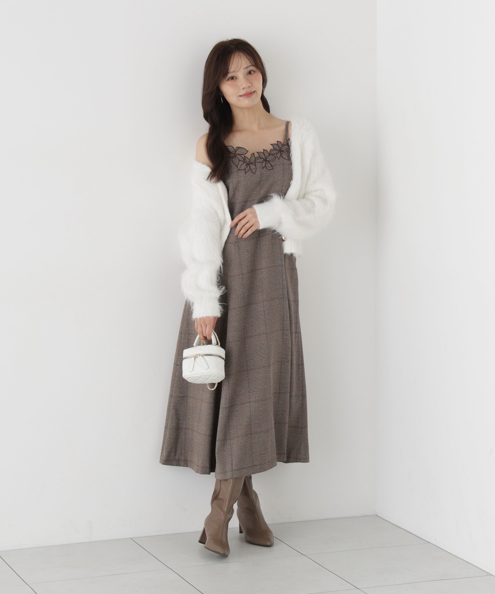 PROPORTION BODY DRESSING「＜加藤栞さん着用＞モチーフ刺繍キャミワンピース　26AW」|ワンピース|