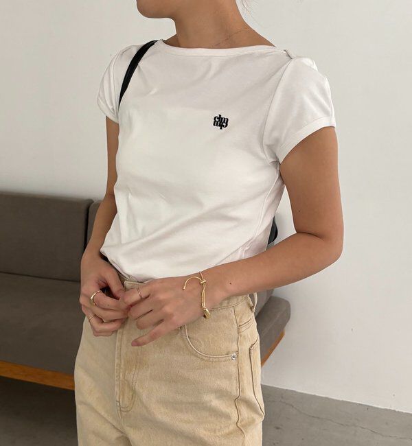  「【Tシャツが苦手な方にも◎】1ポイントボートネックTシャツ」|Tシャツ・カットソー|