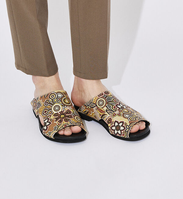 alfredoBANNISTER「【WRAP SHOES】レザー サイドキャビティ ボタニカル柄 スライドサンダル」|サンダル|