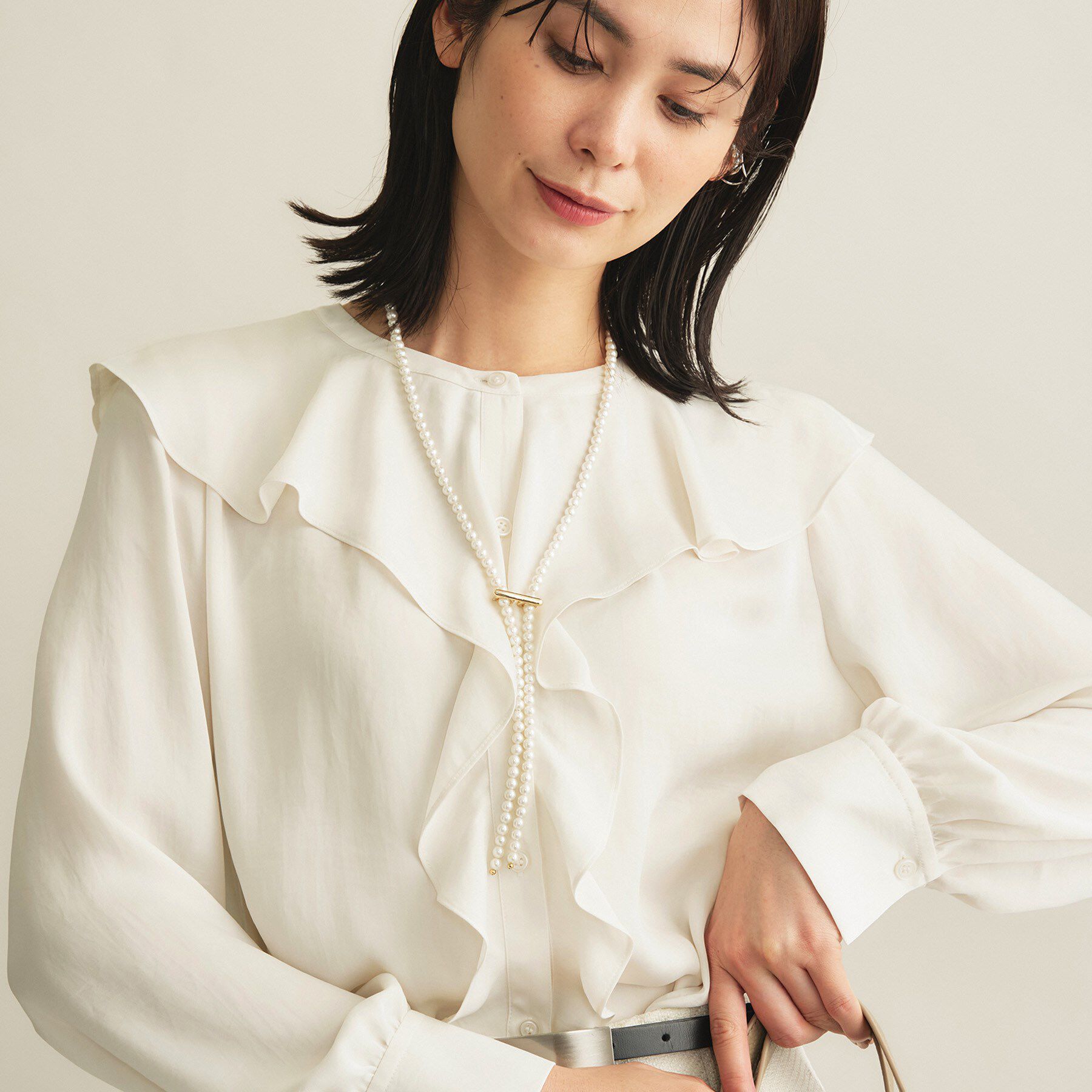 INDIVI「【洗える】ラッフルサテンブラウス」|シャツ・ブラウス|オフホワイト(003