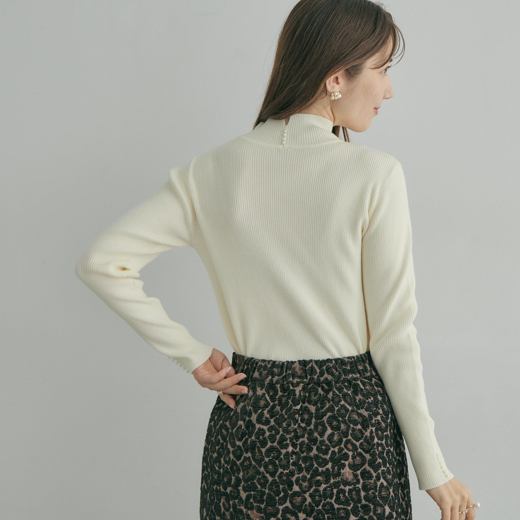 Couture broach「【大人フェミニンのBASIC】パール調リブニット【吸湿発熱・静電気防止・抗菌防臭・洗濯機可】」|ニット・セーター|