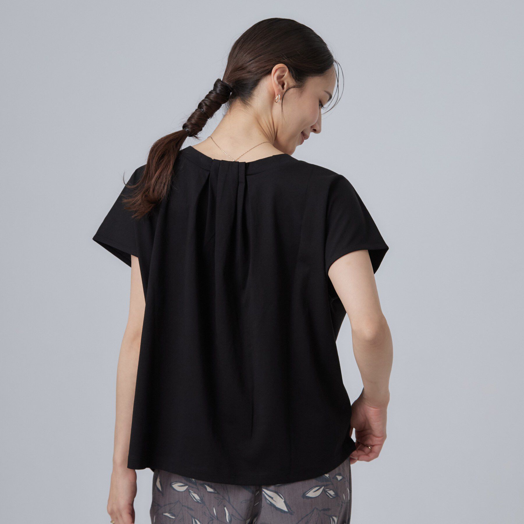 SHOO･LA･RUE「【前後2WAY/S-LL/洗濯機可】楽に着られて好印象 やわらかトップス」|Tシャツ・カットソー|