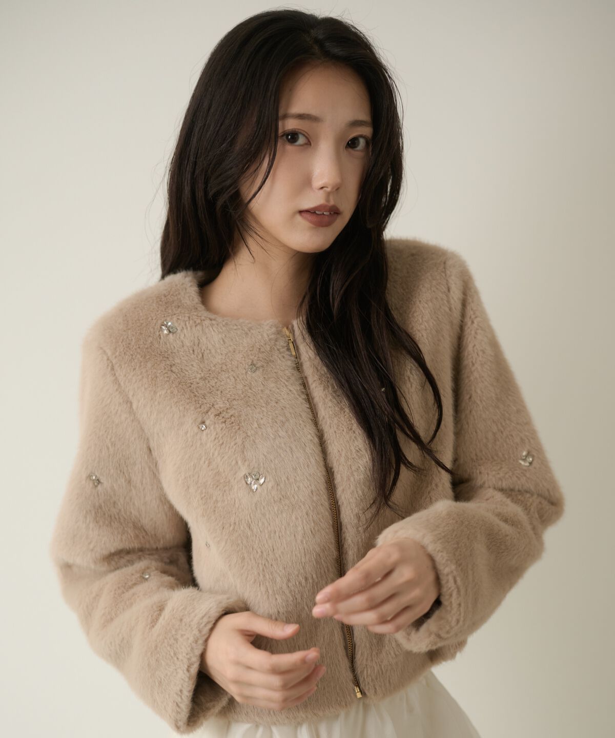 アンドクチュール「ビジュー付きノーカラーファージャケット」|ノーカラージャケット|