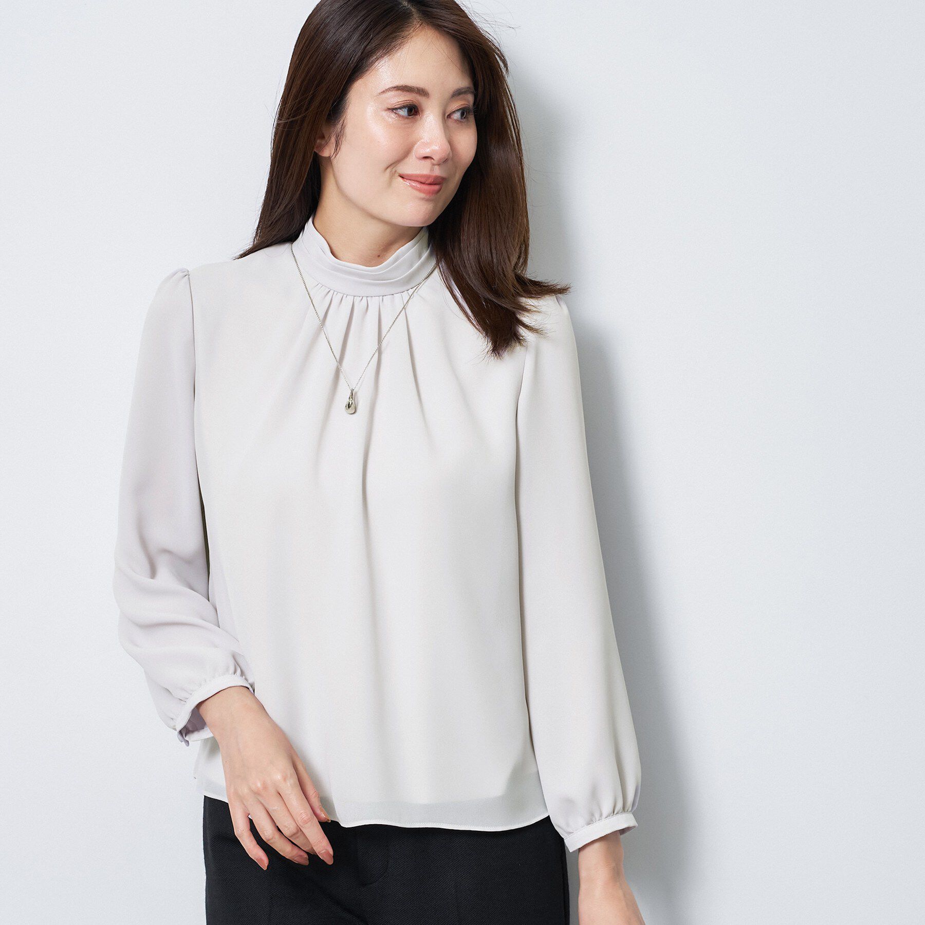 Reflect「【SS-4Lサイズ／通勤／セレモニー】プチハイネック シフォンブラウス」|シャツ・ブラウス|ライトグレー(011