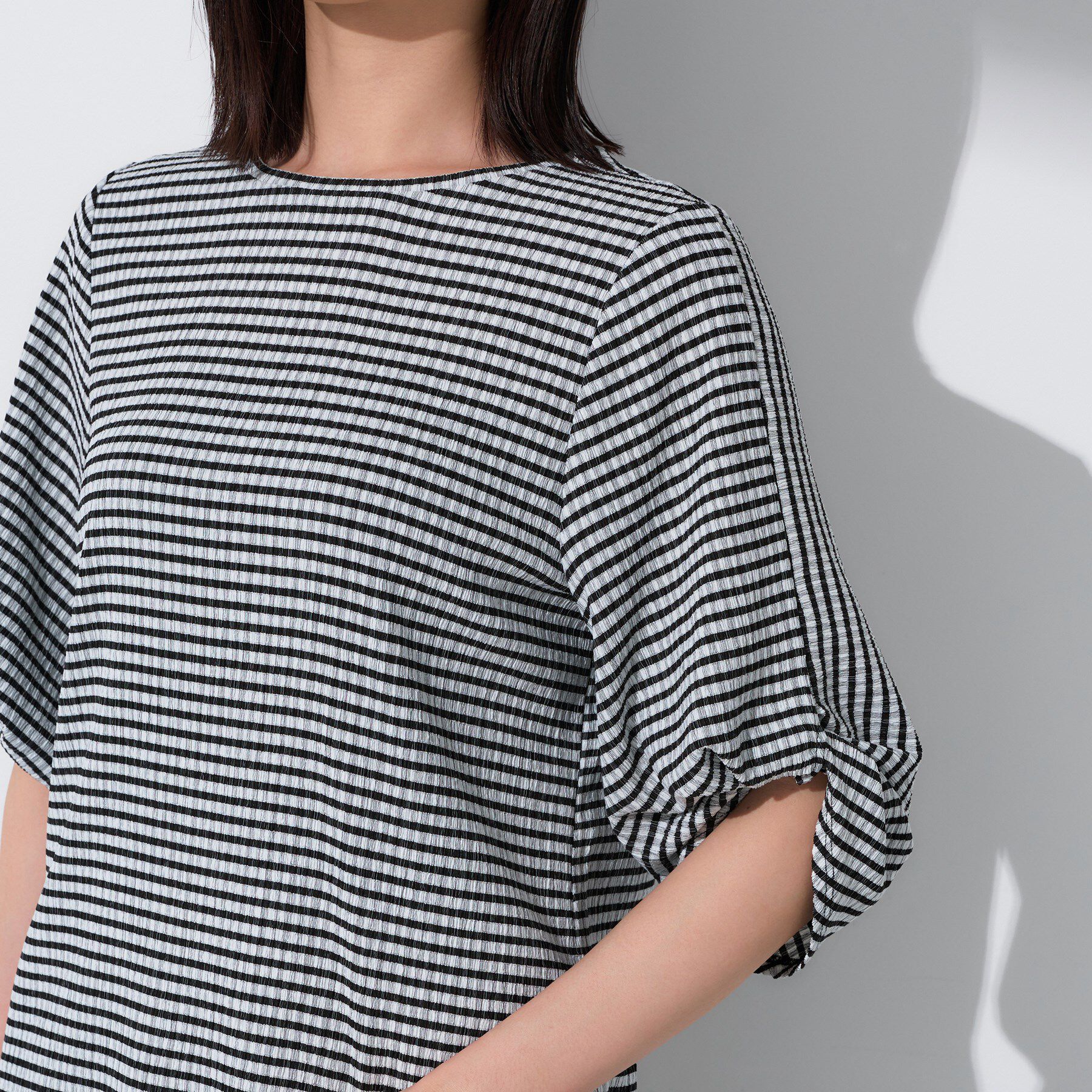 INDIVI「【UVケア／吸汗速乾】凹凸素材ねじり袖トップス」|Tシャツ・カットソー|