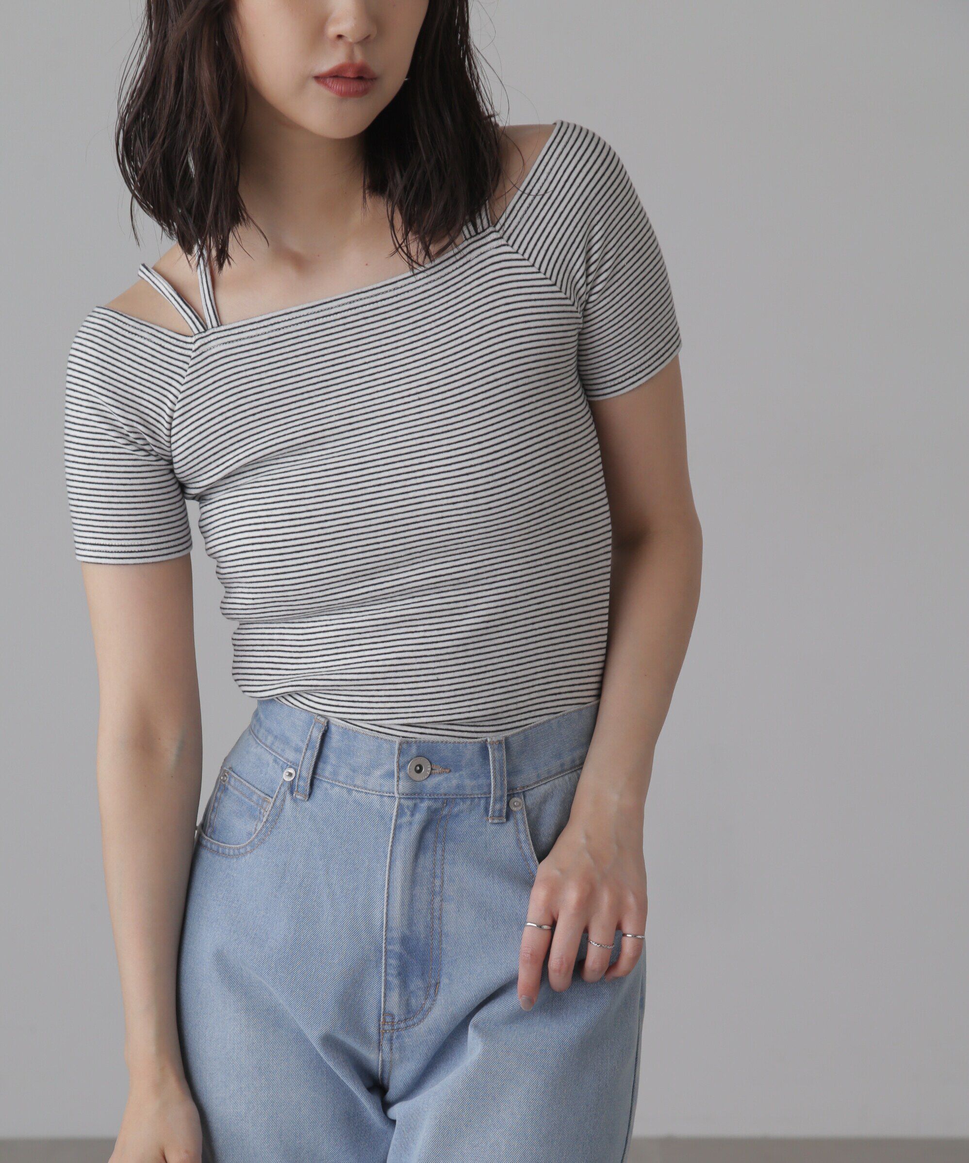  「オフショルホルターネックカットソー」|Tシャツ・カットソー|ホワイト&times;ブ  1