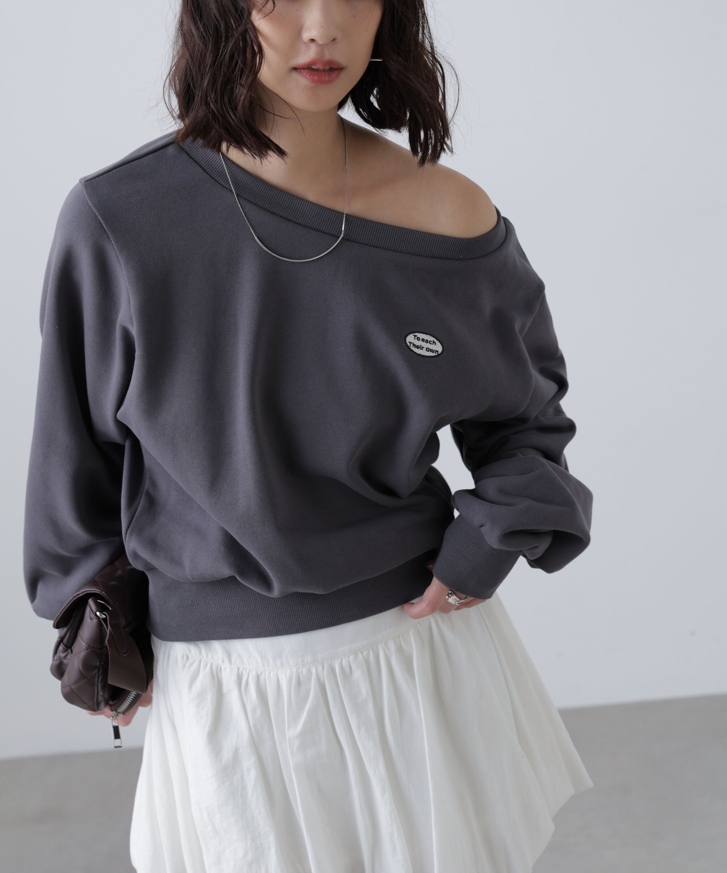  「オフショルワンポイント刺繍スウェット」|Tシャツ・カットソー|