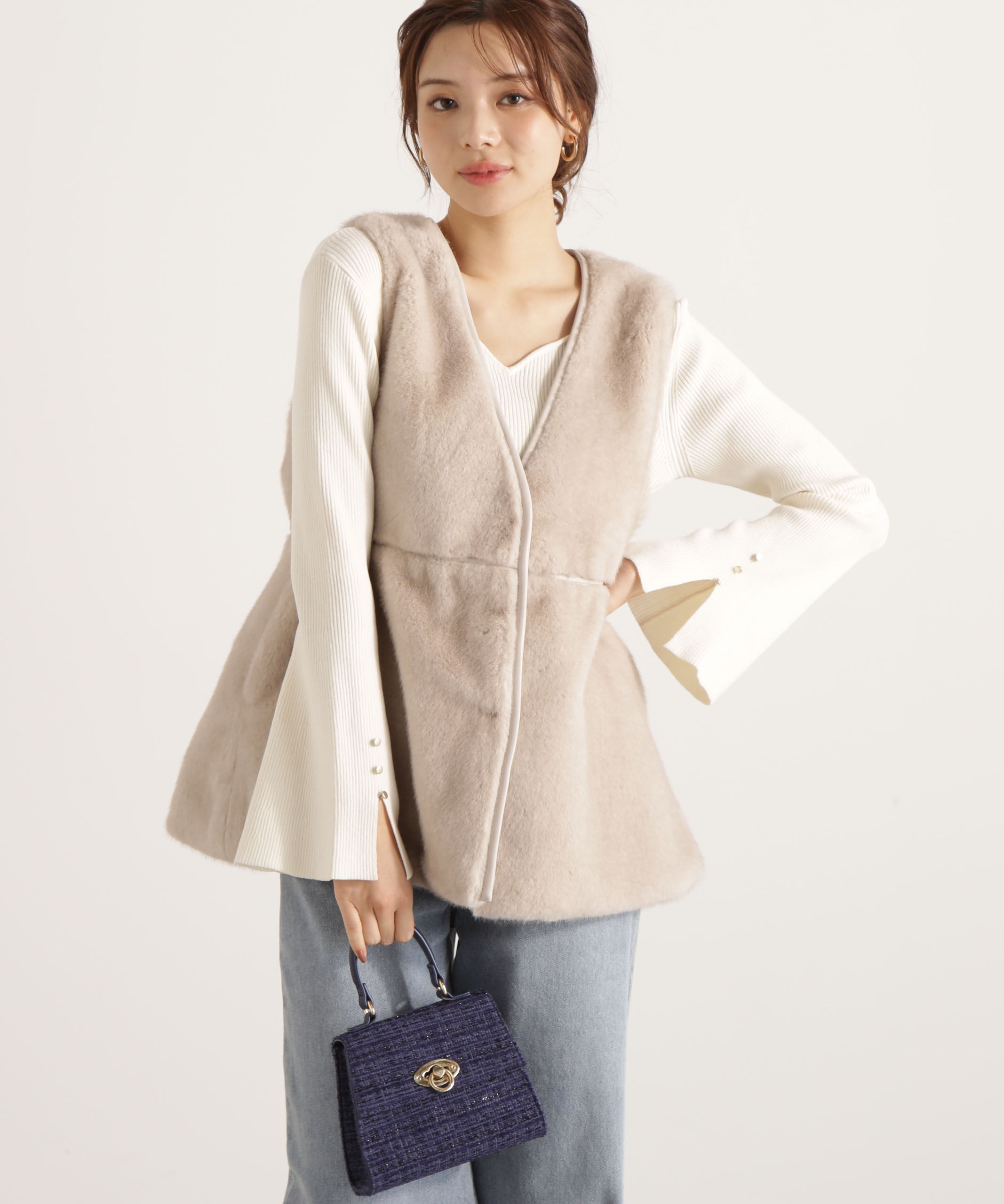 PROPORTION BODY DRESSING「フェイクファーペプラムジレ 25AW」|ブルゾン・スタジャン|