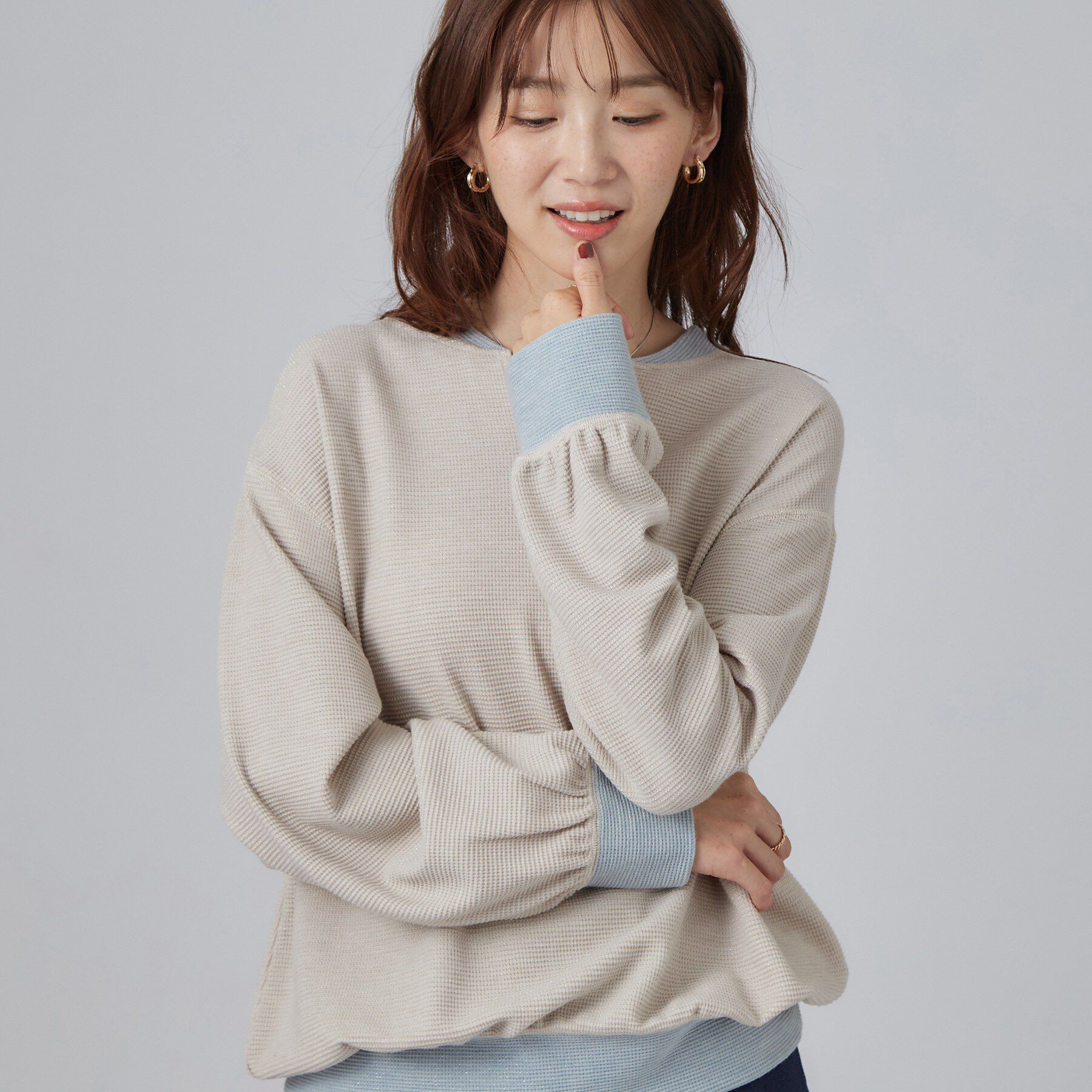 SHOO･LA･RUE「【S-LL/洗濯機可】華やかラメワッフル 配色トップス」|Tシャツ・カットソー|ベージュ(052)