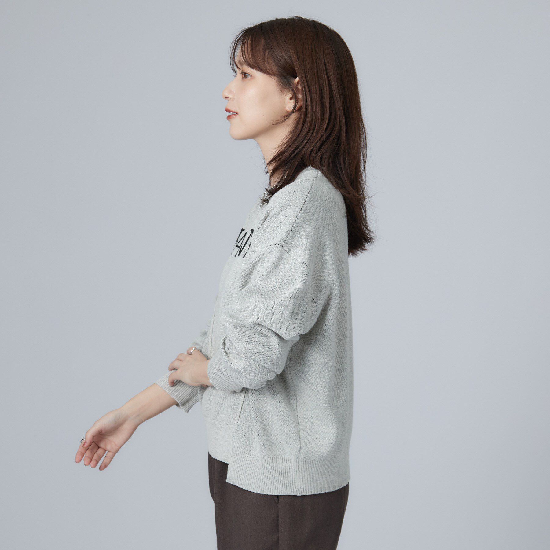 SHOO･LA･RUE「【洗濯機可/S-LL】周りと差がつく リメイク風ロゴニット」|ニット・セーター|