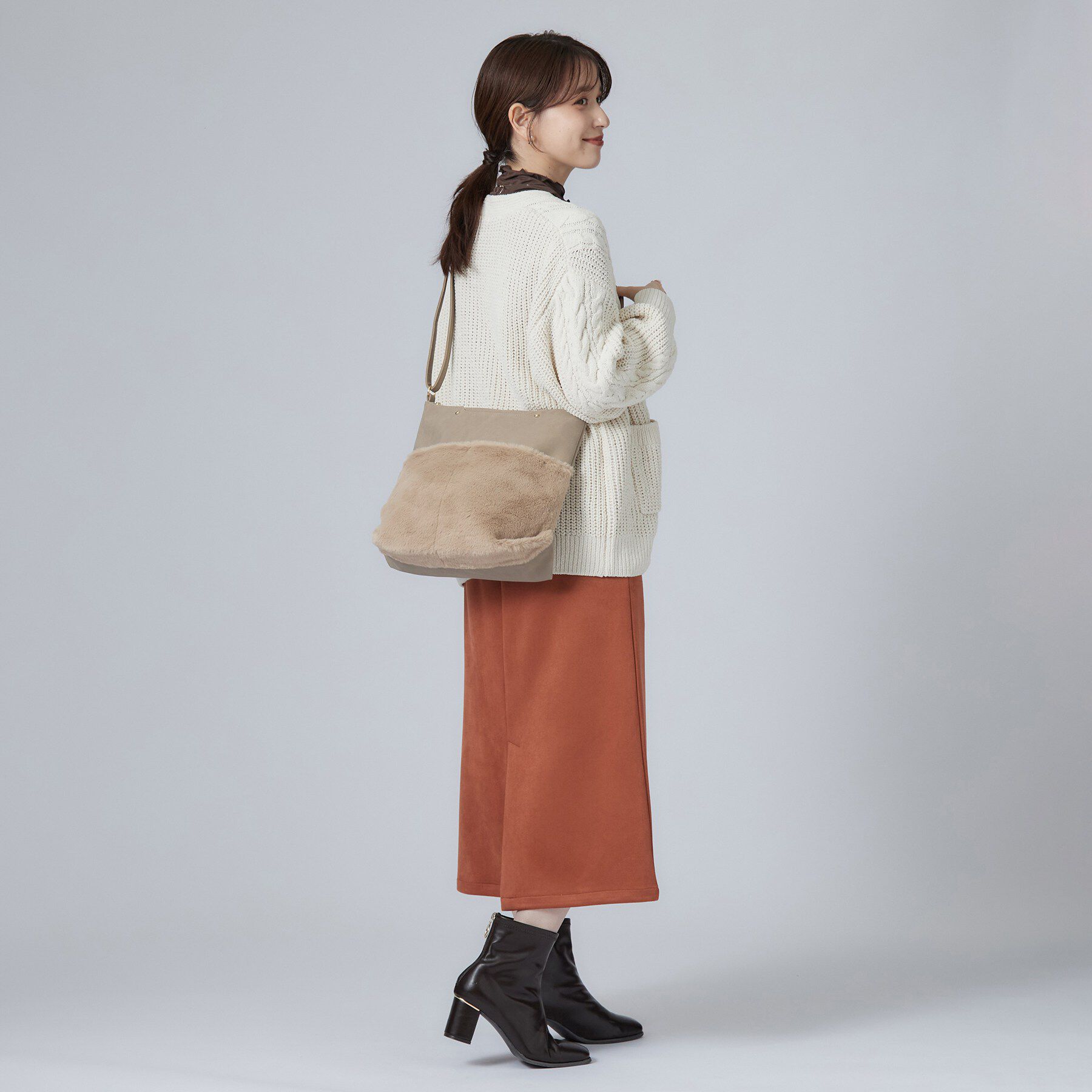 SHOO･LA･RUE「フロントポケットフェイクファーショルダーバッグ」|ショルダー・メッセンジャー|
