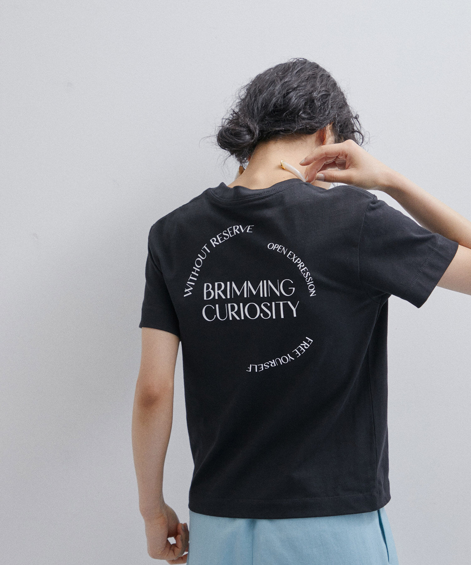 ADAM ET ROPE'「プリントコンパクトTEE」|Tシャツ・カットソー|ブラック(01)