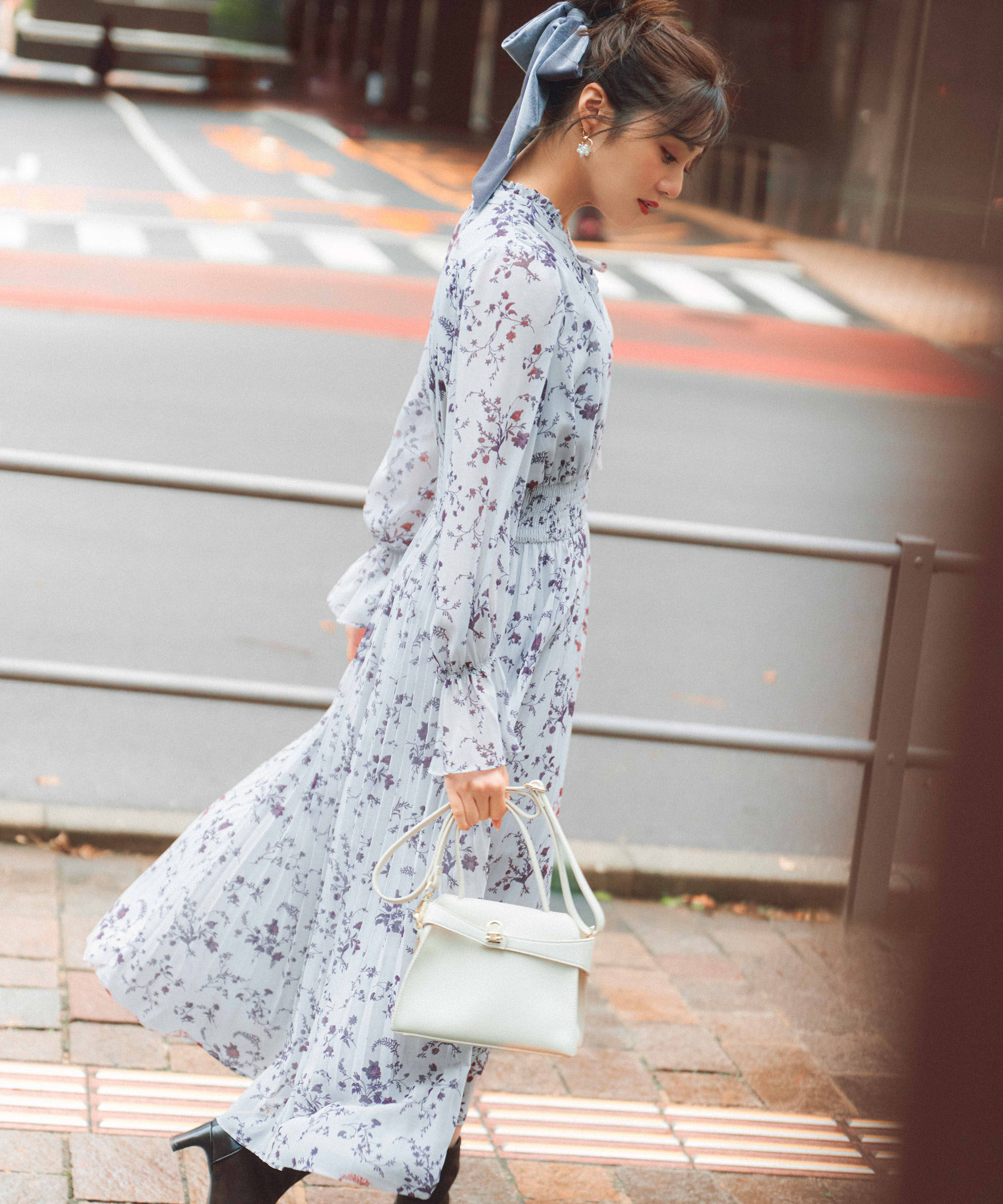 PROPORTION BODY DRESSING「花柄プリーツワンピース 25AW」|ワンピース|グレージュ&times;  1
