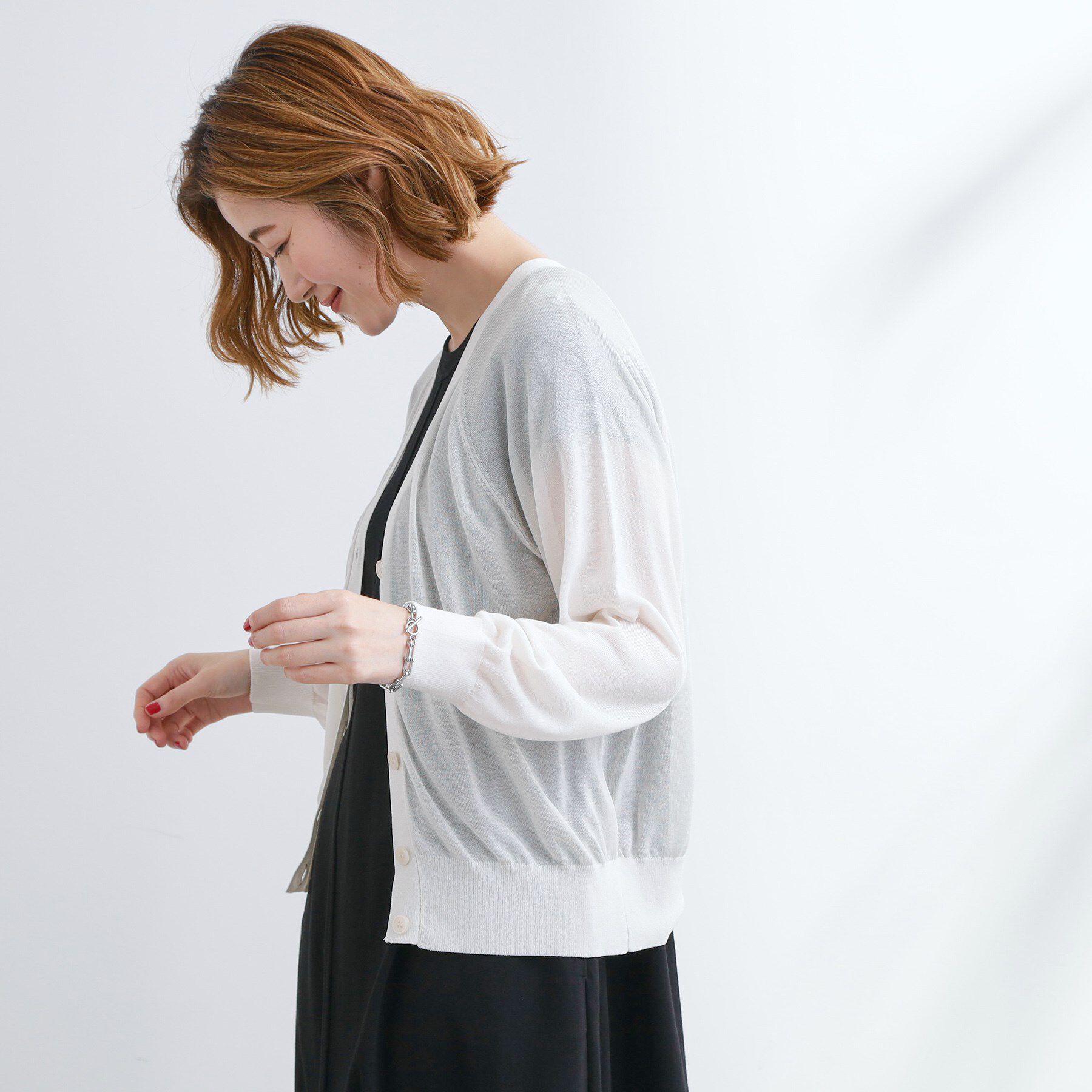 grove「さっと二の腕カバー　大人な抜け感シアーラグランVネックカーデ」|カーディガン|