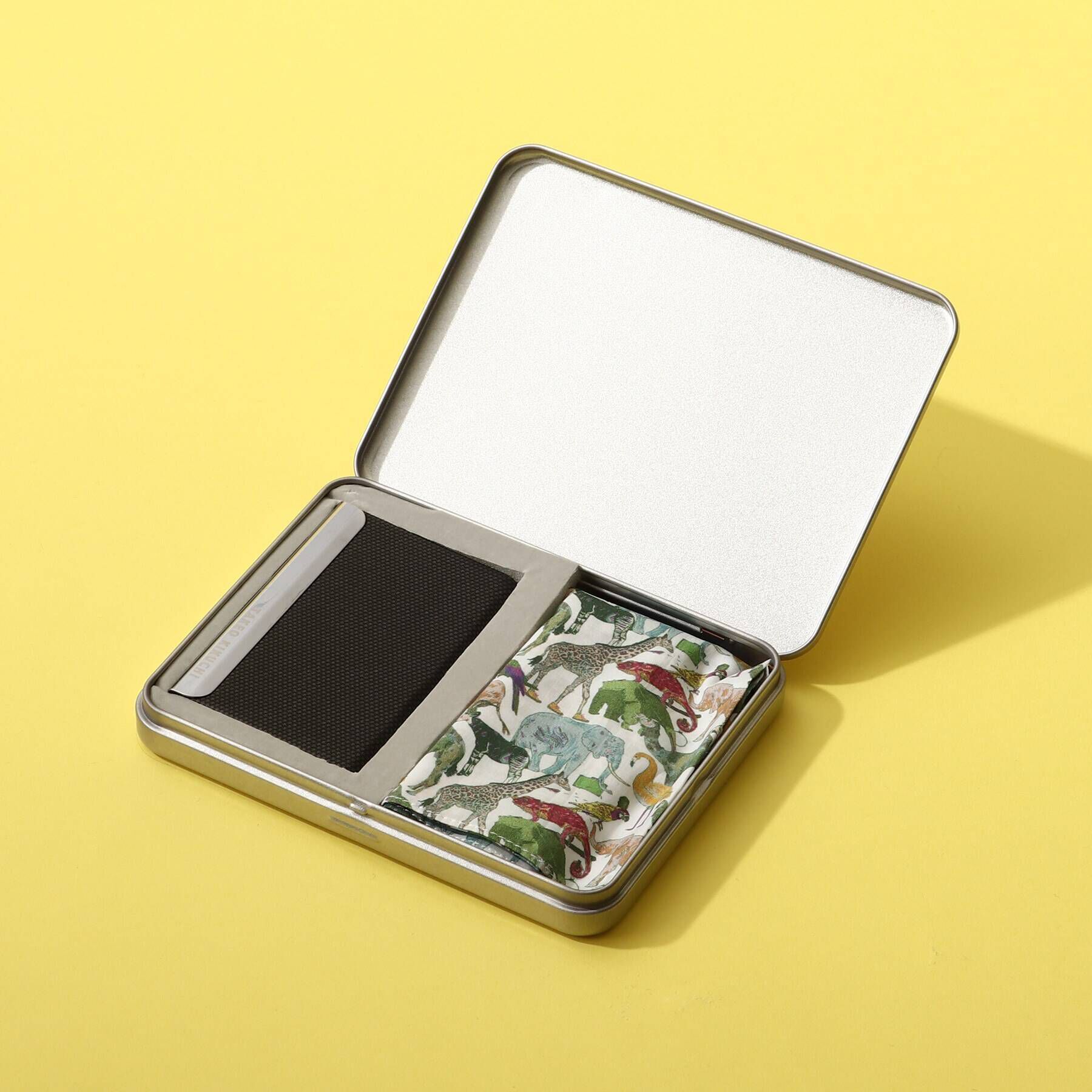 TAKEO KIKUCHI「【LIBERTY】 リバティプリントハンカチ&times;名刺入れ GIFTBOX」|名刺入れ・カードケース|
