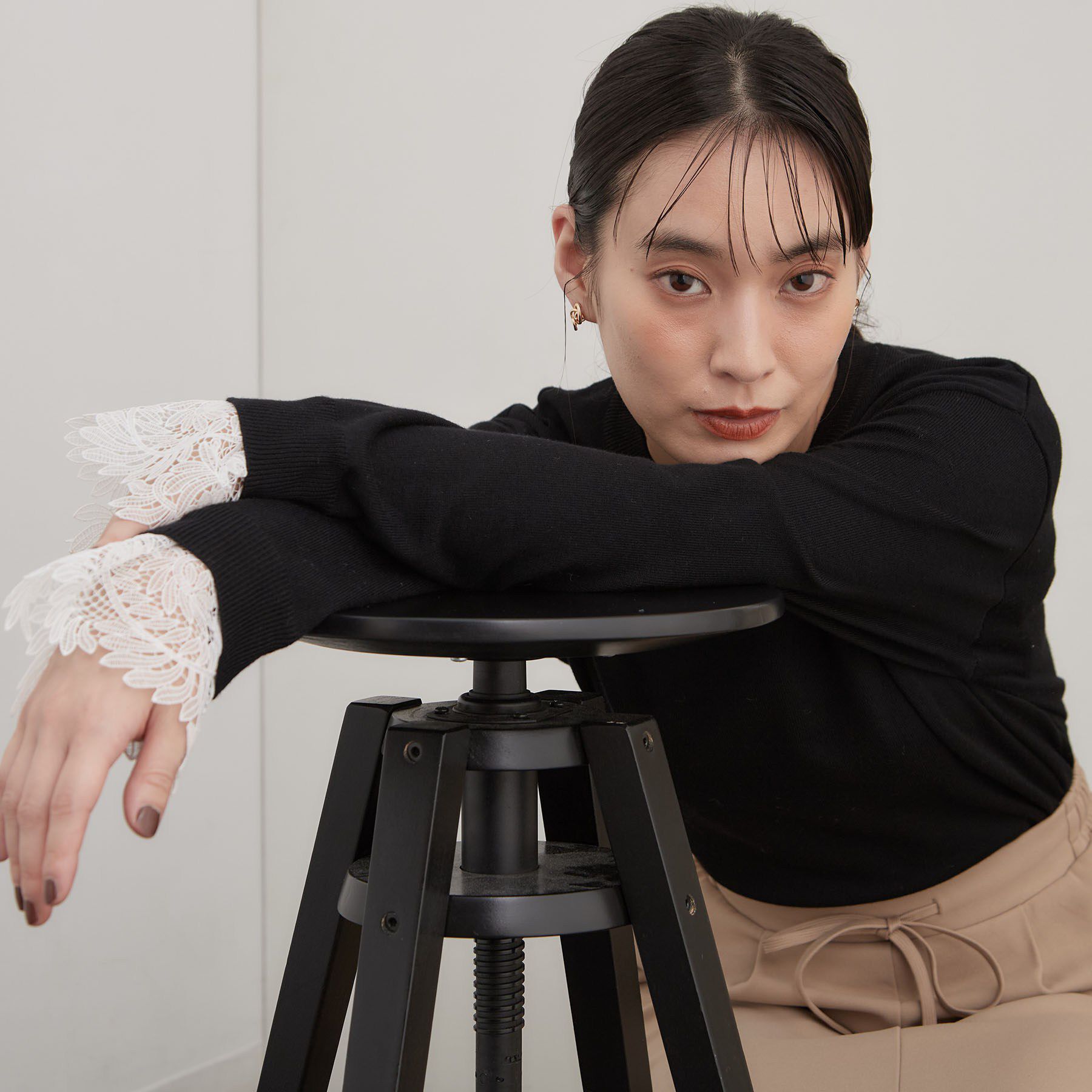 OPAQUE.CLIP「袖口レースドッキングニット【洗濯機OK】」|ニット・セーター|ブラック(019)